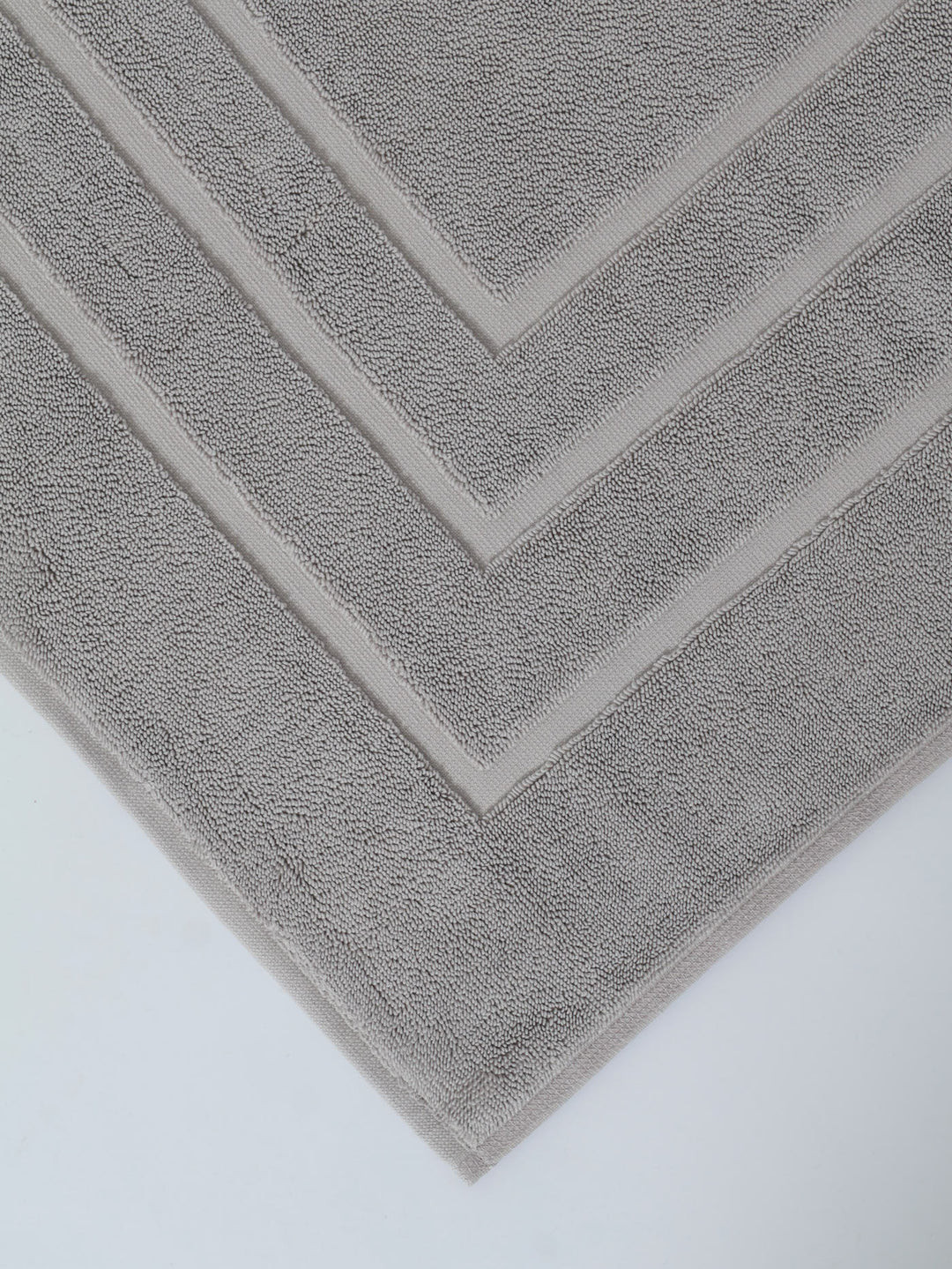 1070GSM Royal Plush Bath Mat  - Silver Grey - Image 3