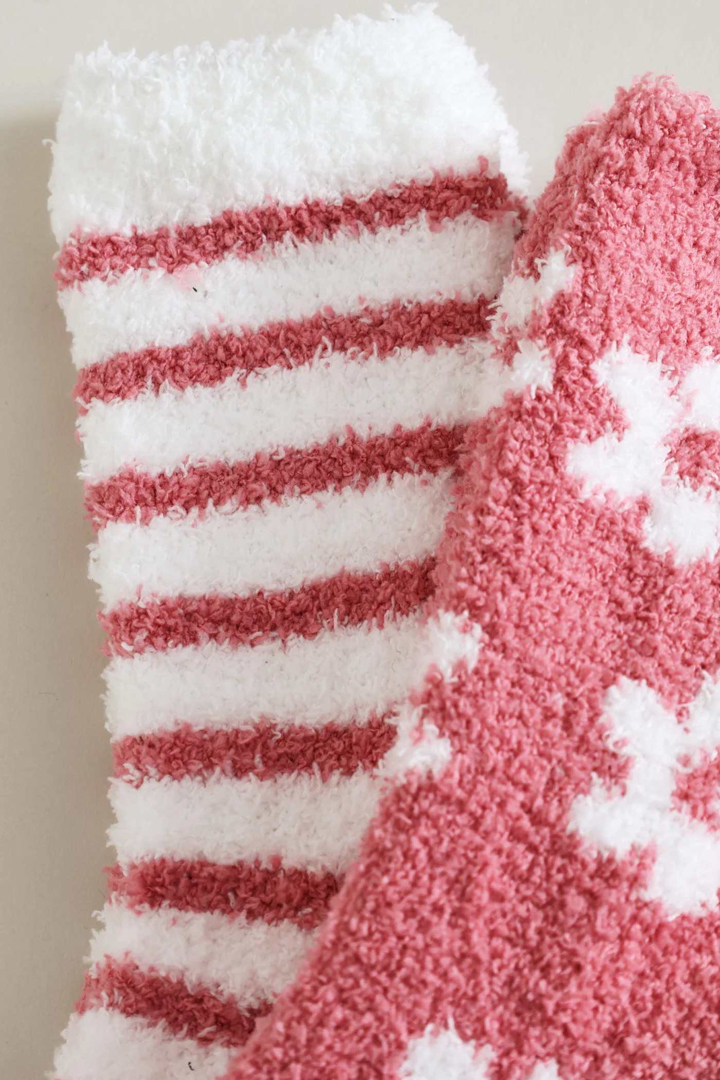 2 Pack Cosy Flower Socks - White/Pink - Image 2