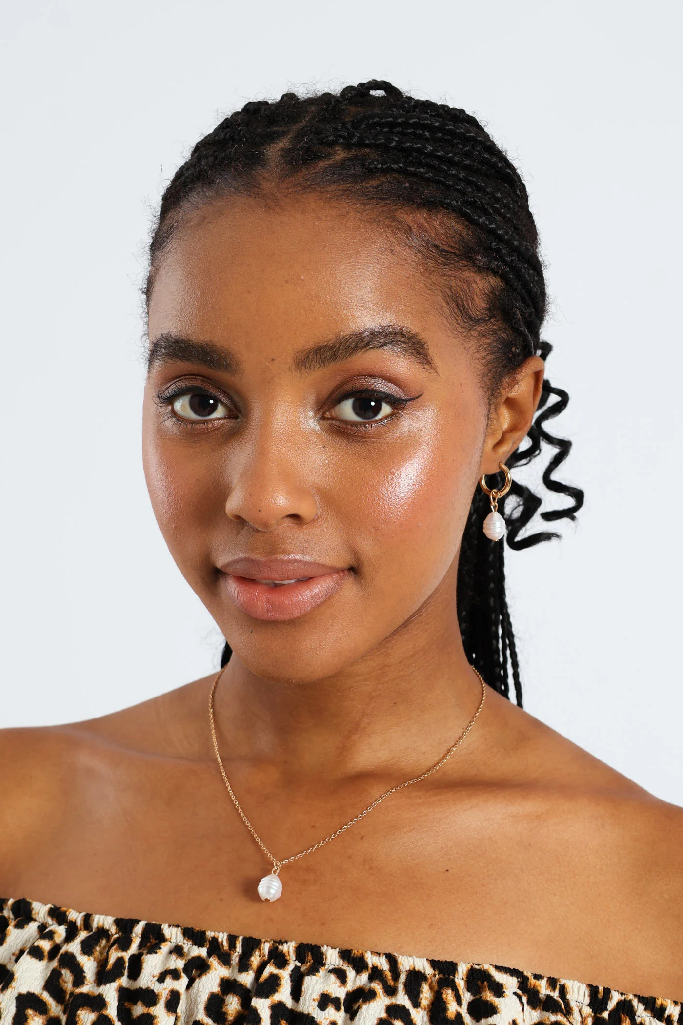2 Pack Pearl Bead Small Hoop Pendant Earrings - Gold - Image 4