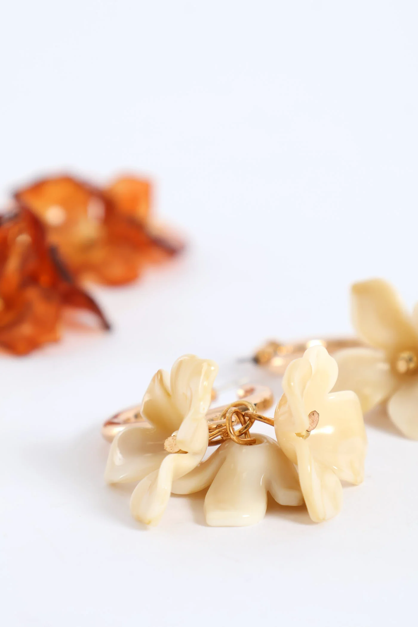 2 Pack Resin Floral Huggie Earrings - Gold - Image 2
