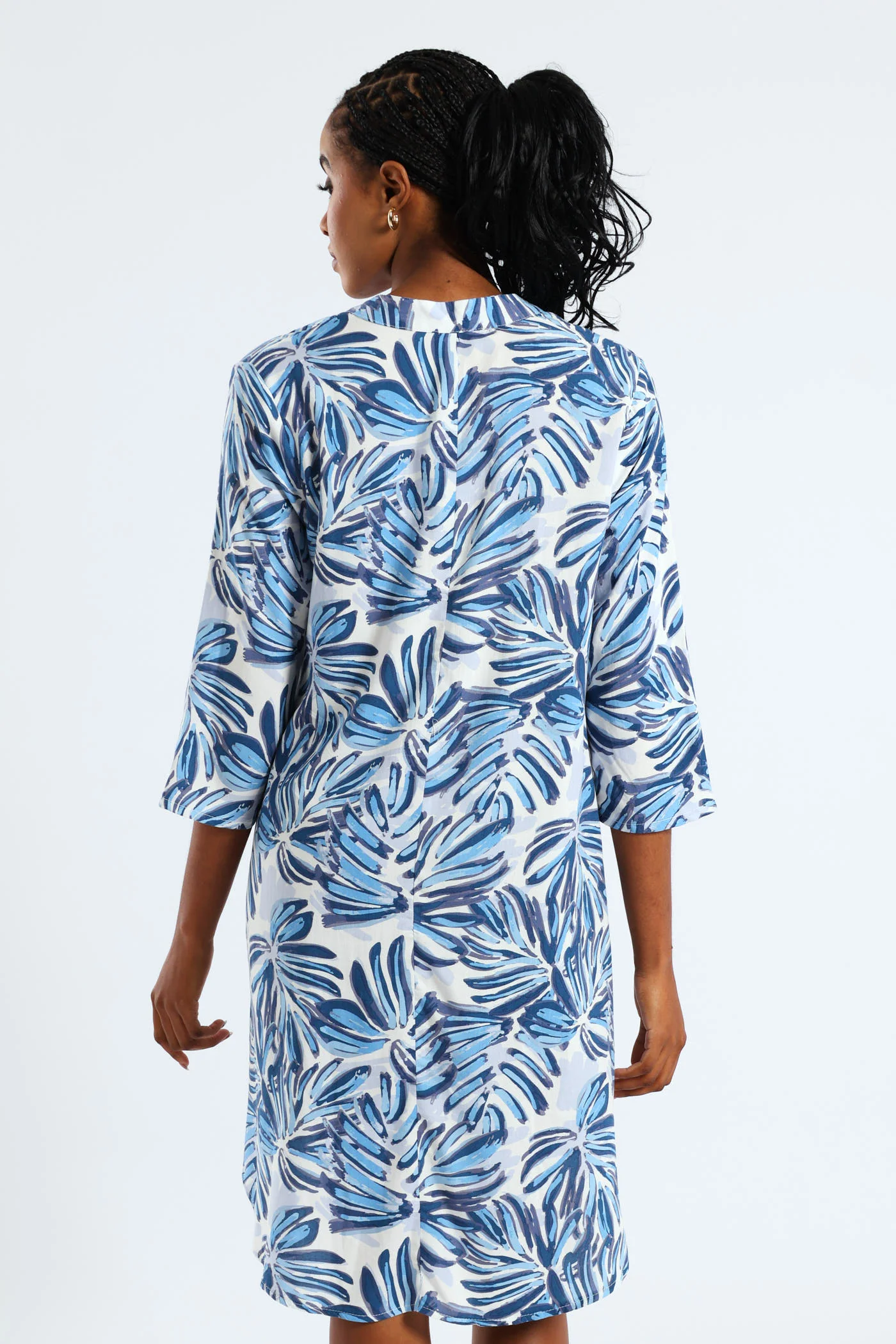 3/4 Sleeve Mandarin Collar Pleat Front Printed Shift Dress - White/Blue - Image 4