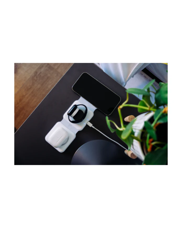 Moov 3 in 1 Foldable Wireless Charger - White - Image 7