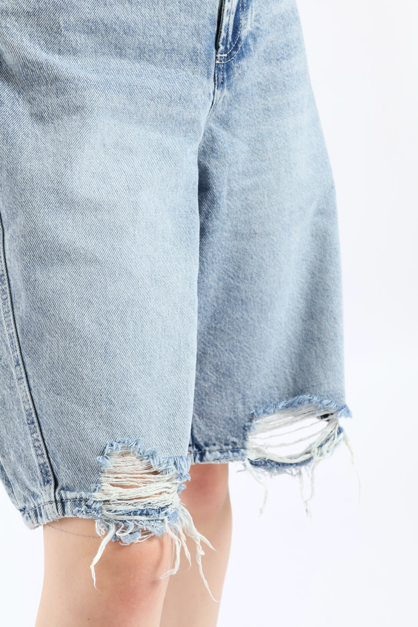 90's Fit Denim Short - Light Blue - Image 5