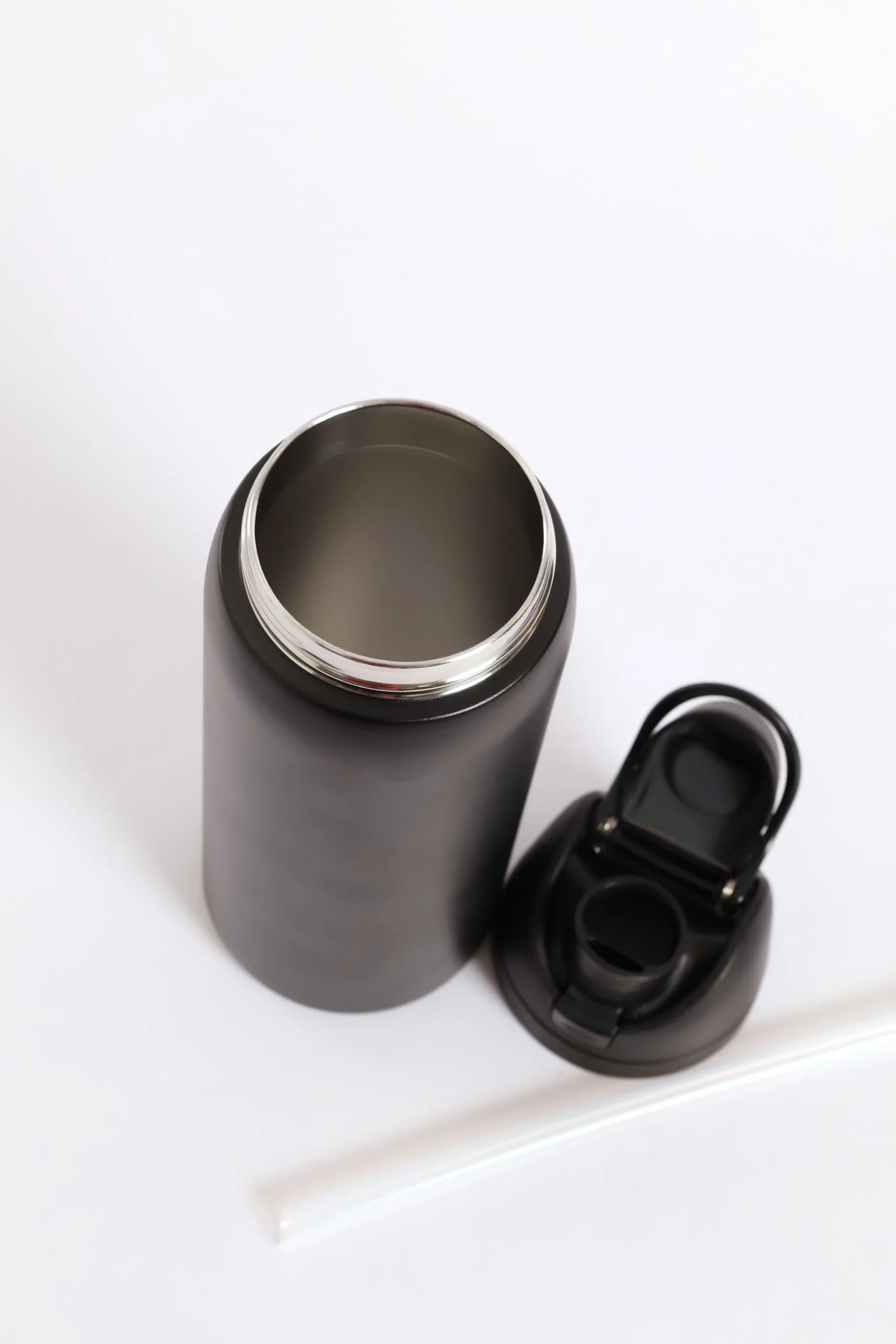 960ml Flip Lid Bottle - Black - Image 2