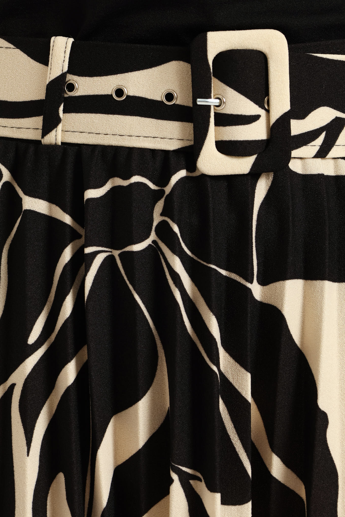 Abstract Monochrome Pleated Midi Skirt - Black/Cream - Image 2
