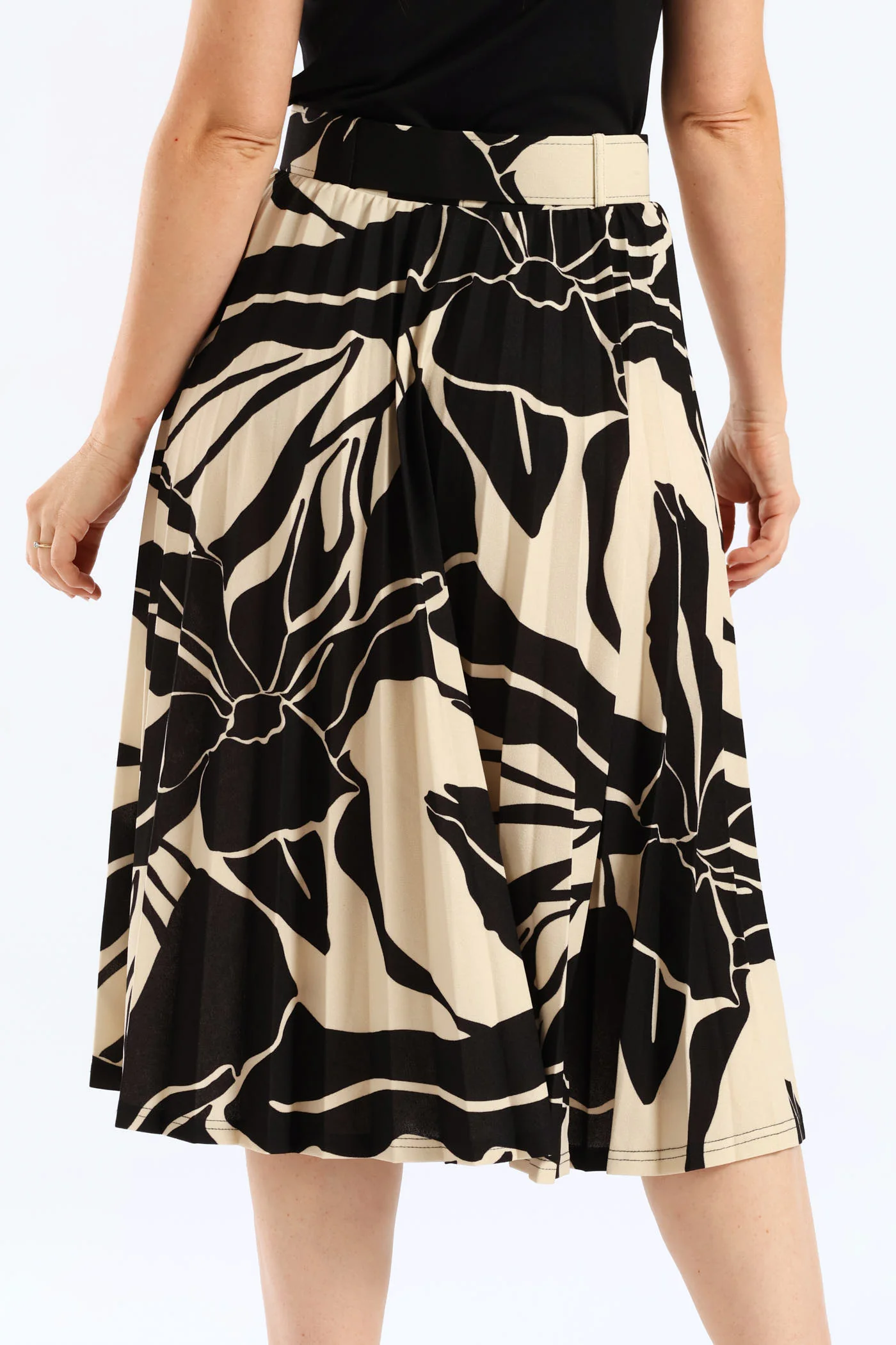 Abstract Monochrome Pleated Midi Skirt - Black/Cream - Image 4