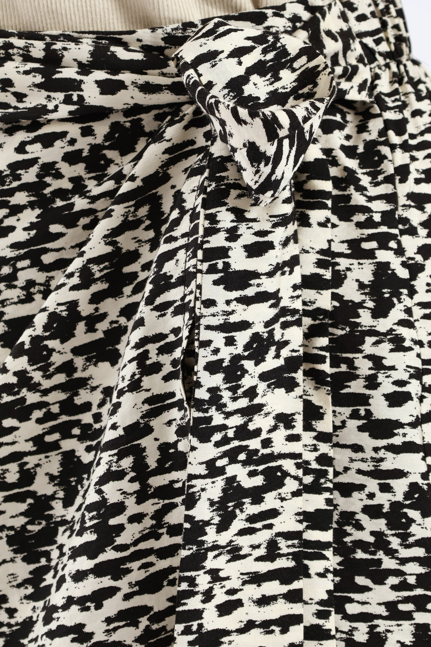 Aztec Print Mid Thigh Skort - Black/White - Image 4