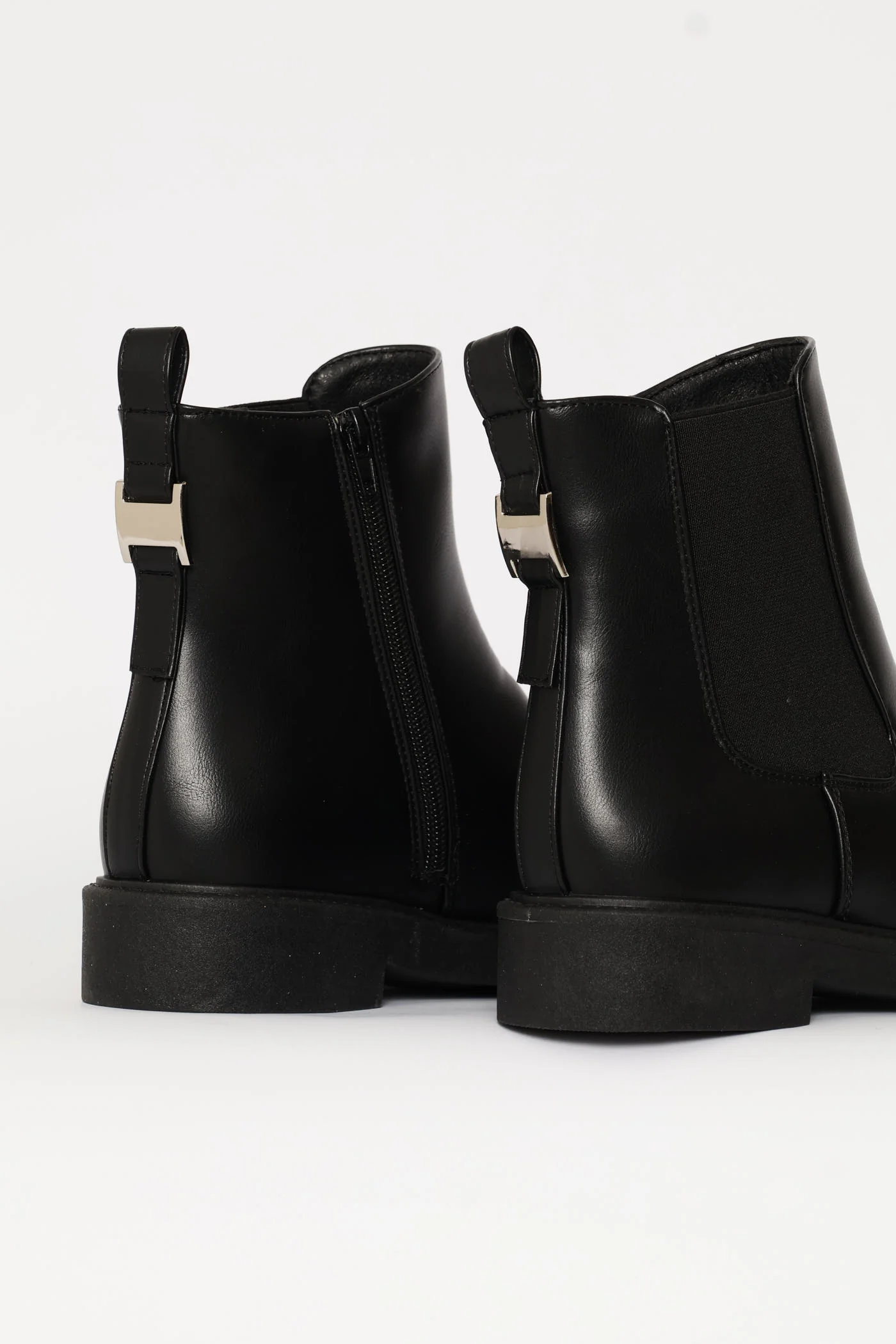 Back Trim Classic Chelsea Boot - Black - Image 2