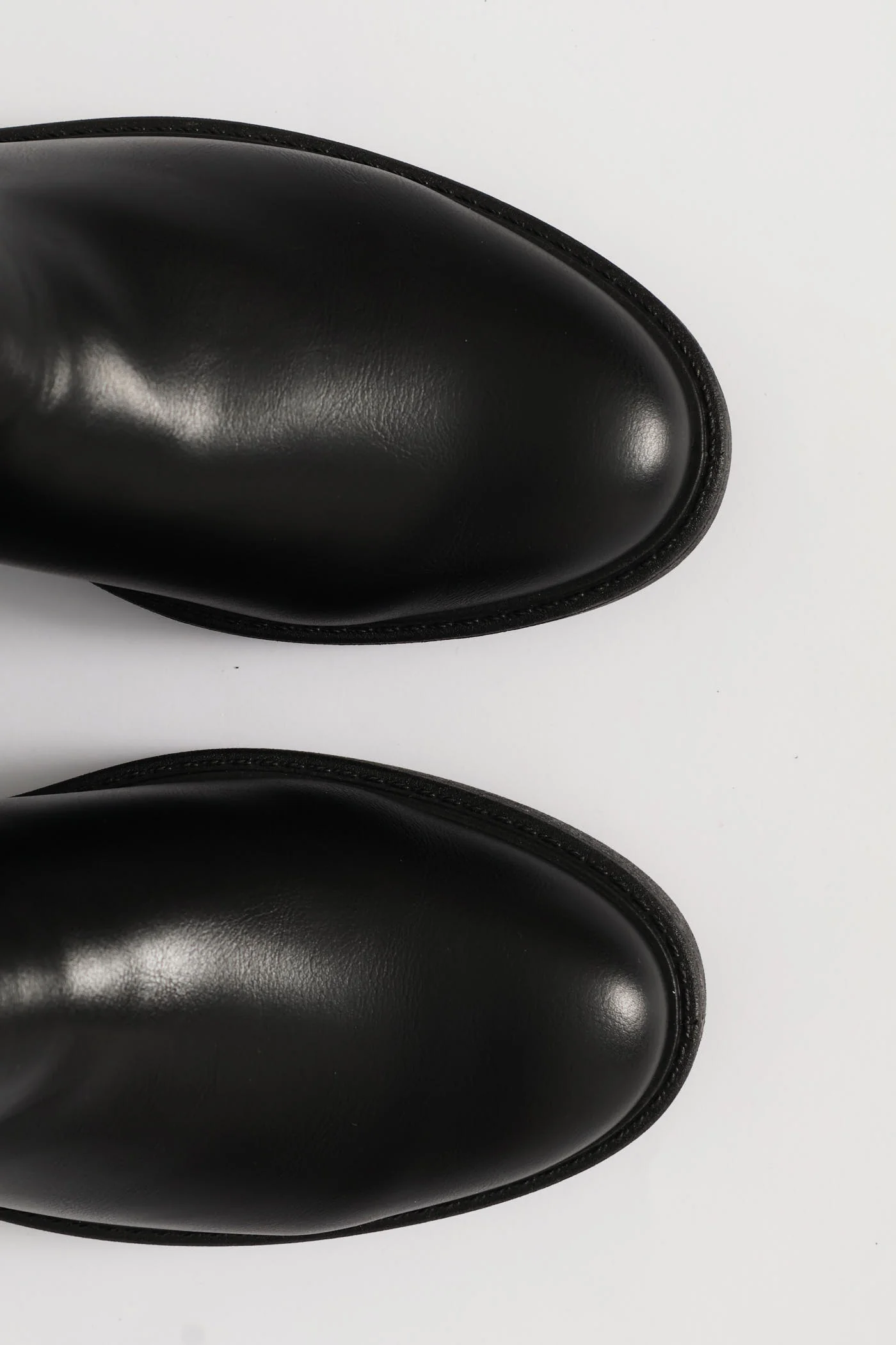 Back Trim Classic Chelsea Boot - Black - Image 5