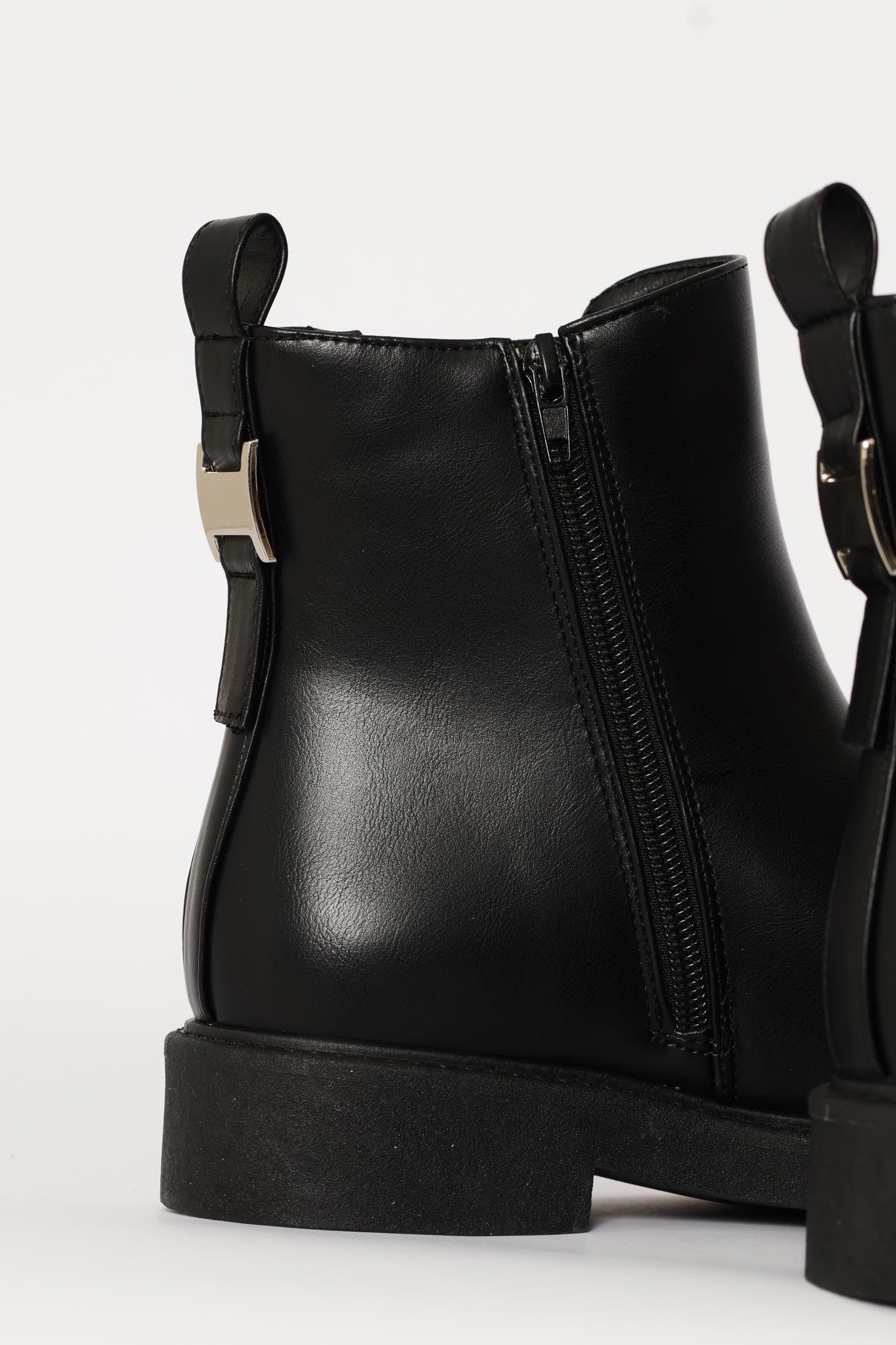 Back Trim Classic Chelsea Boot - Black - Image 6
