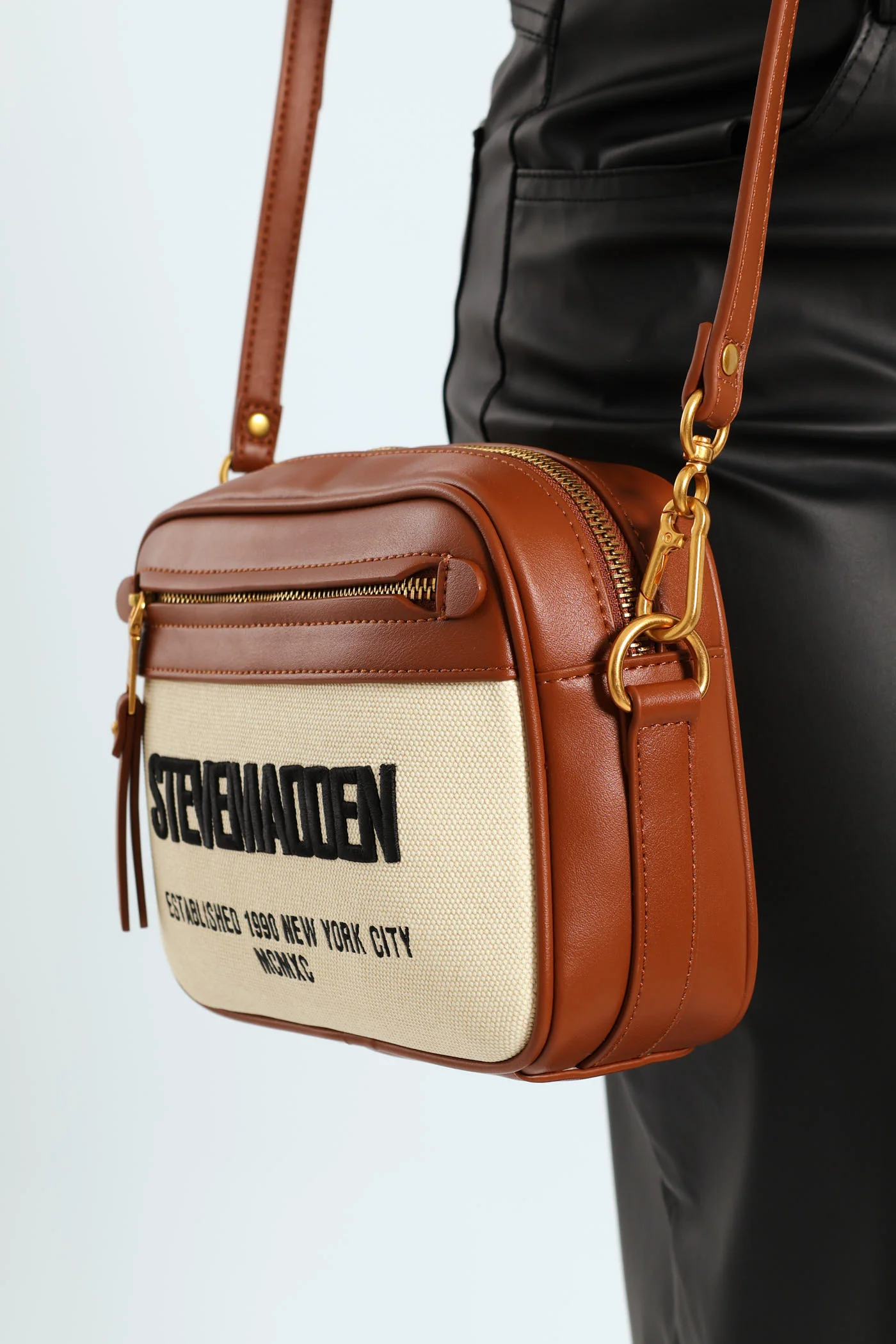 Baize Camera Bag - Cognac - Image 7