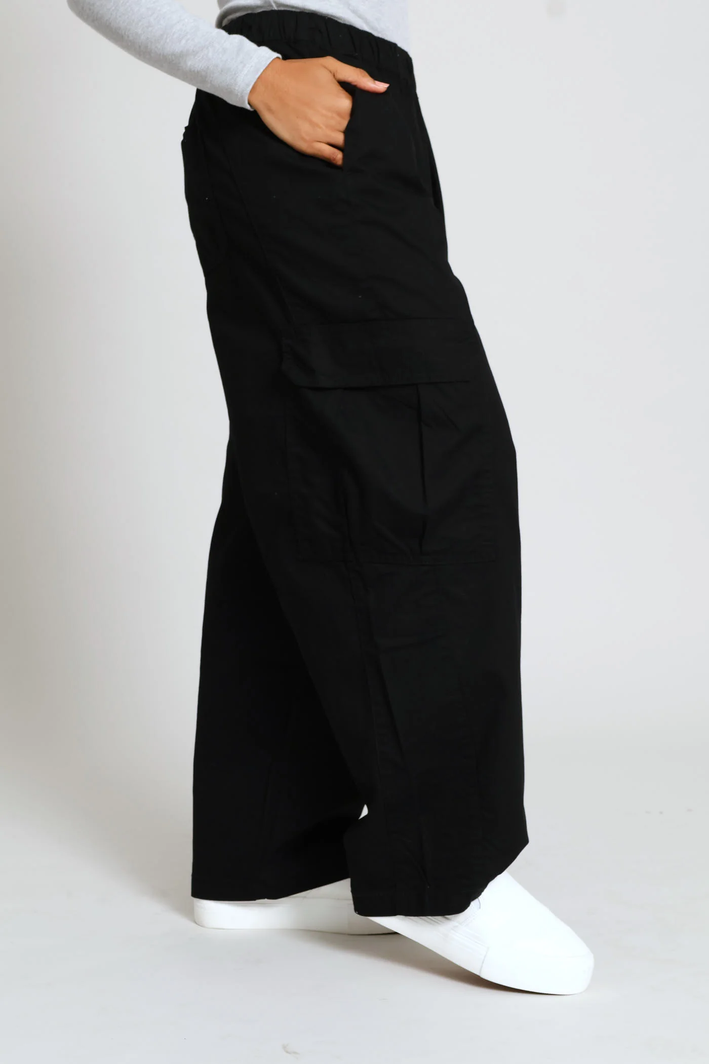 Barrel Cargo Trouser - Black - Image 3