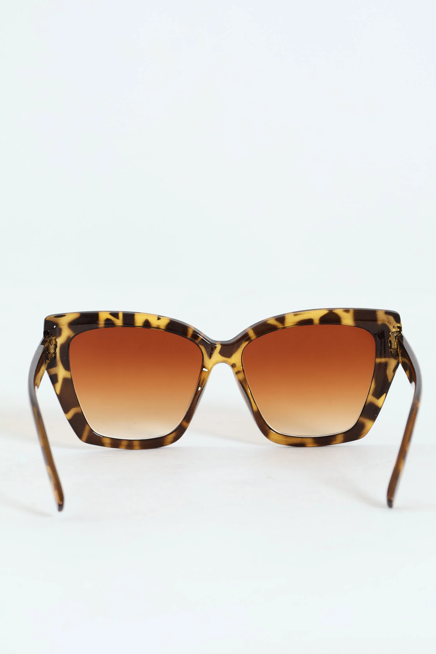 Bevelled Cateye Gradient Lense Sunglasses - Tortoise - Image 3