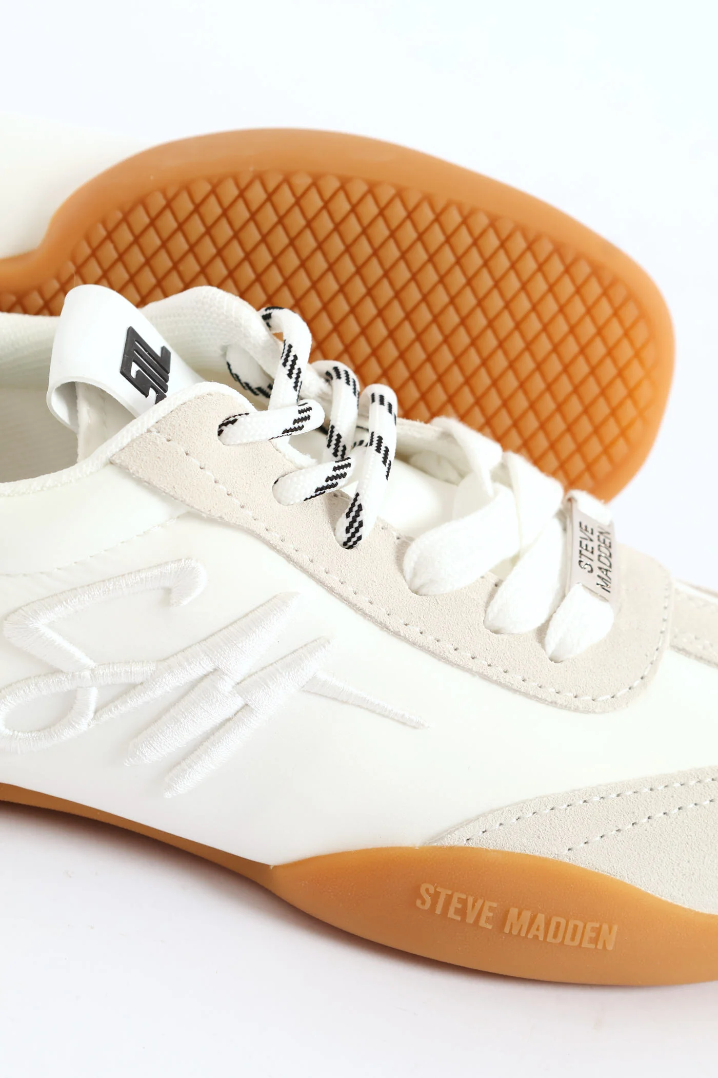 Bevhills Sneaker - White/Black - Image 2