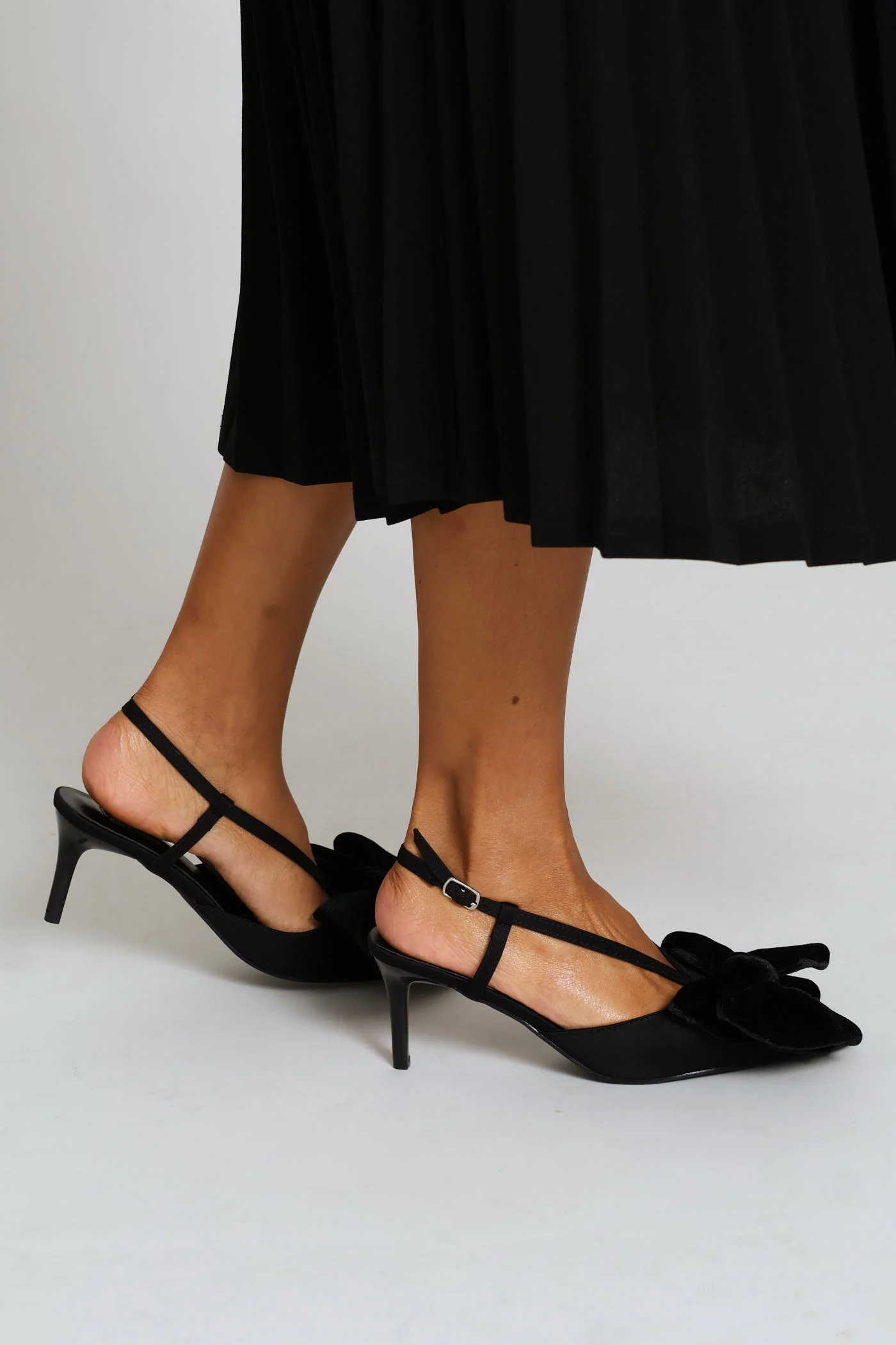 Big Bow Trim Pointy Slingback Heel - Black - Image 2