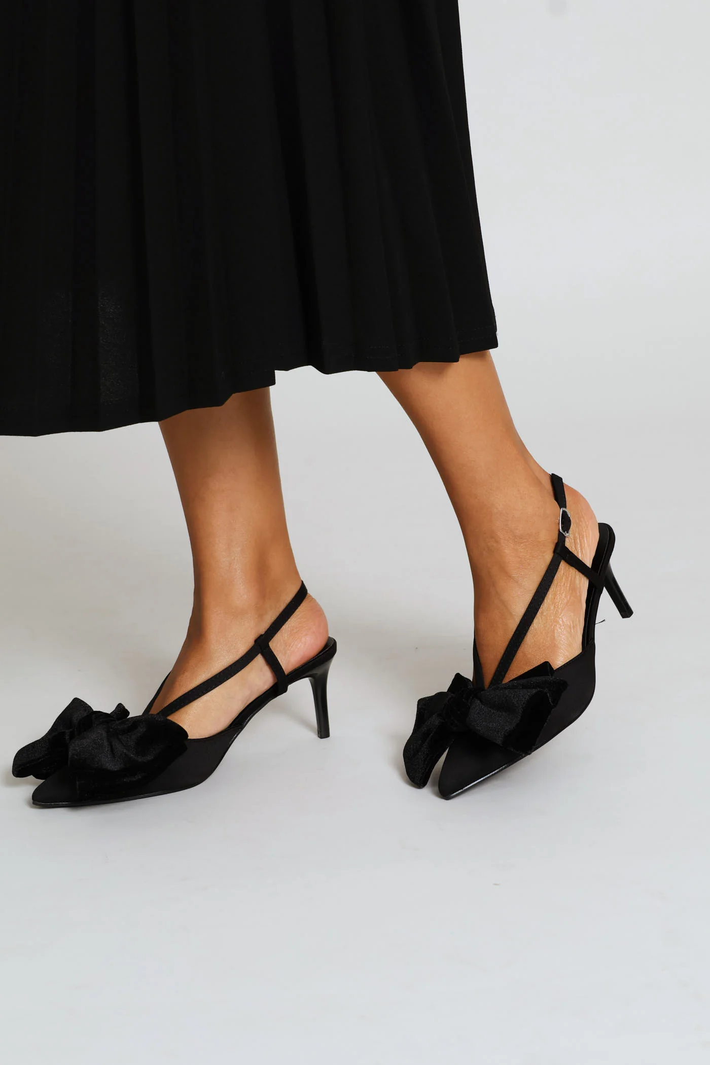 Big Bow Trim Pointy Slingback Heel - Black - Image 4