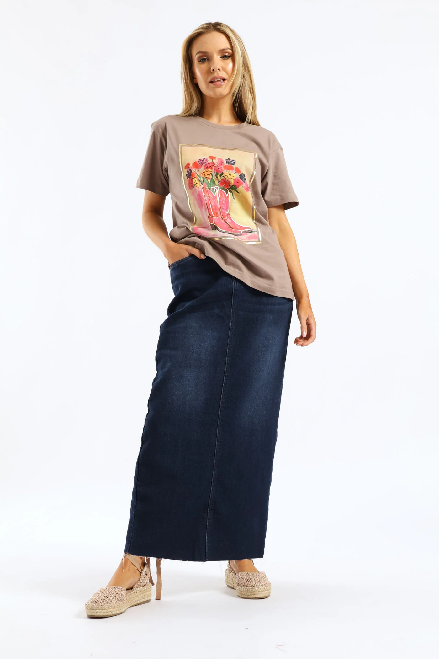 Bouquet & Boots Tee - Taupe - Image 9