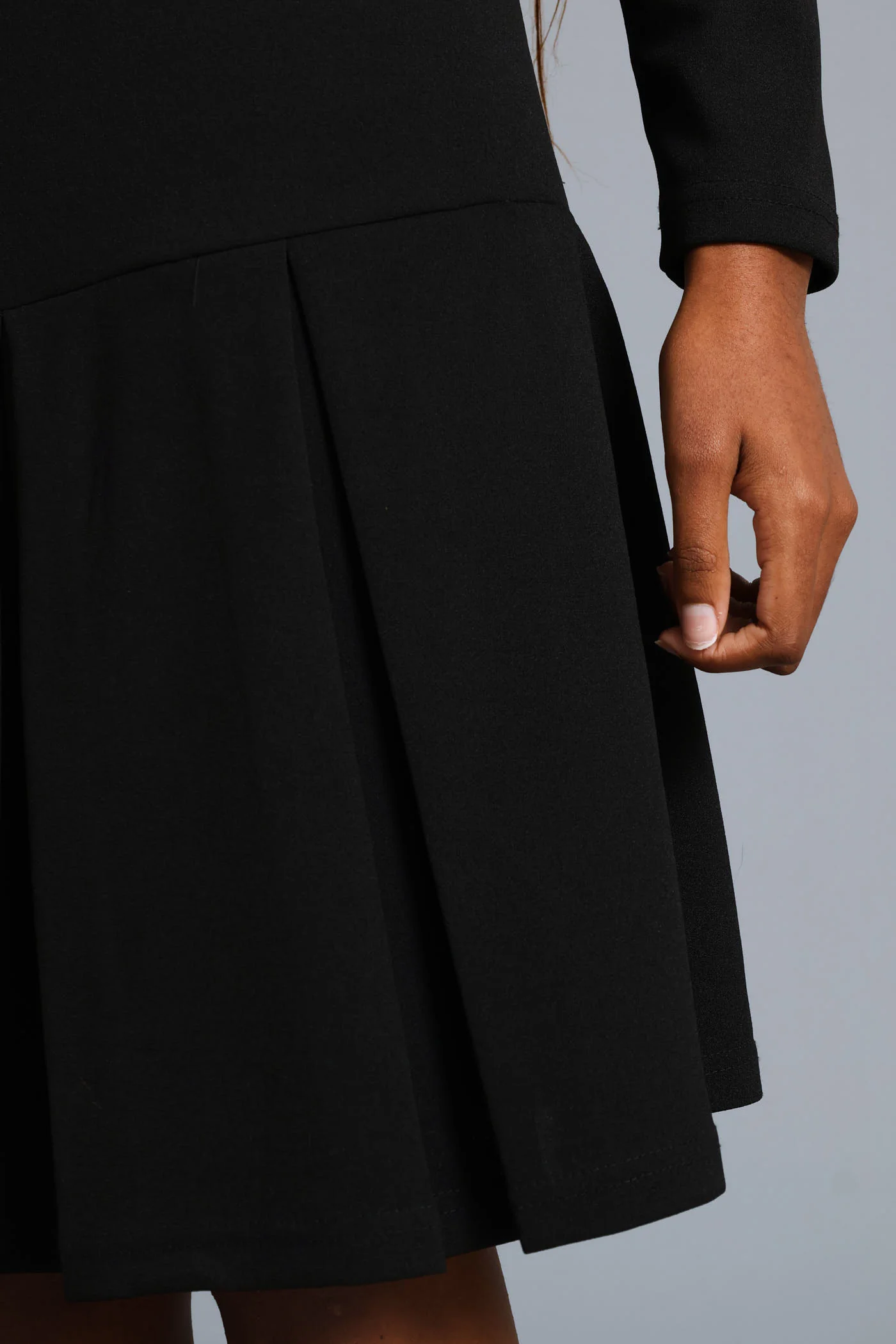 Box Pleated Hem Shift Dress - Black - Image 5