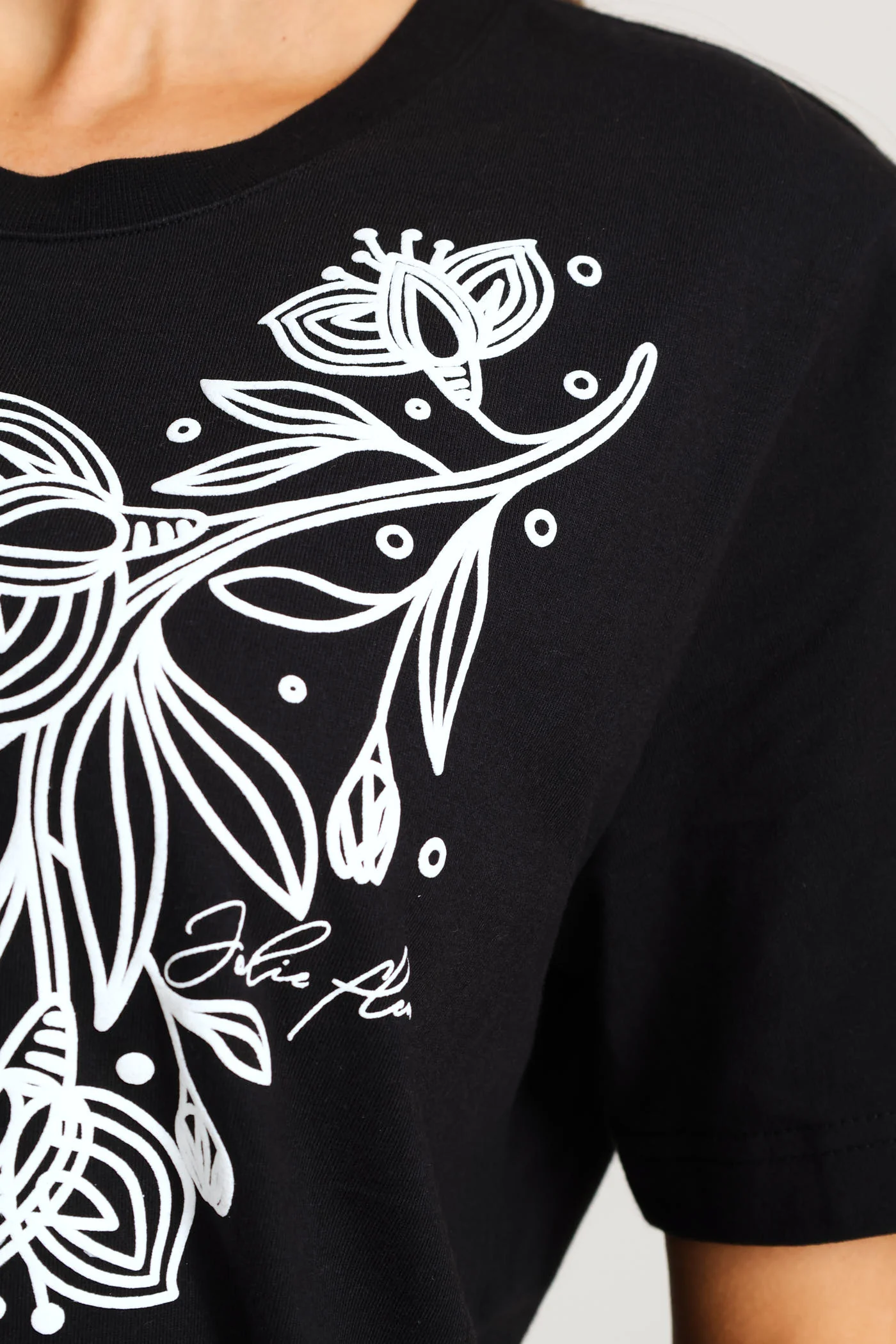Boxy Puff Placement Floral Tee With Rib Neck - Black - Image 5