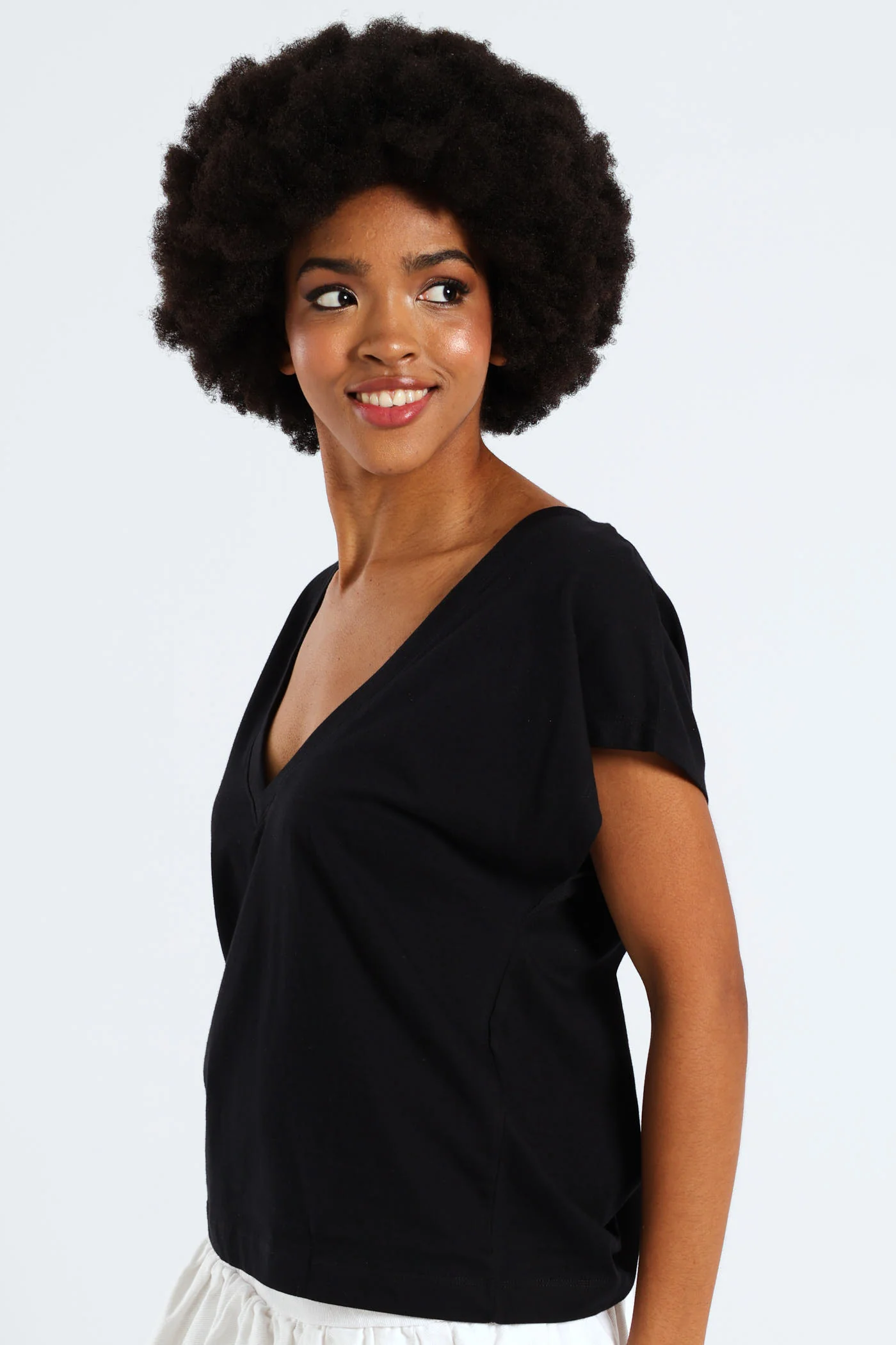 Boxy V-Tee - Black - Image 2