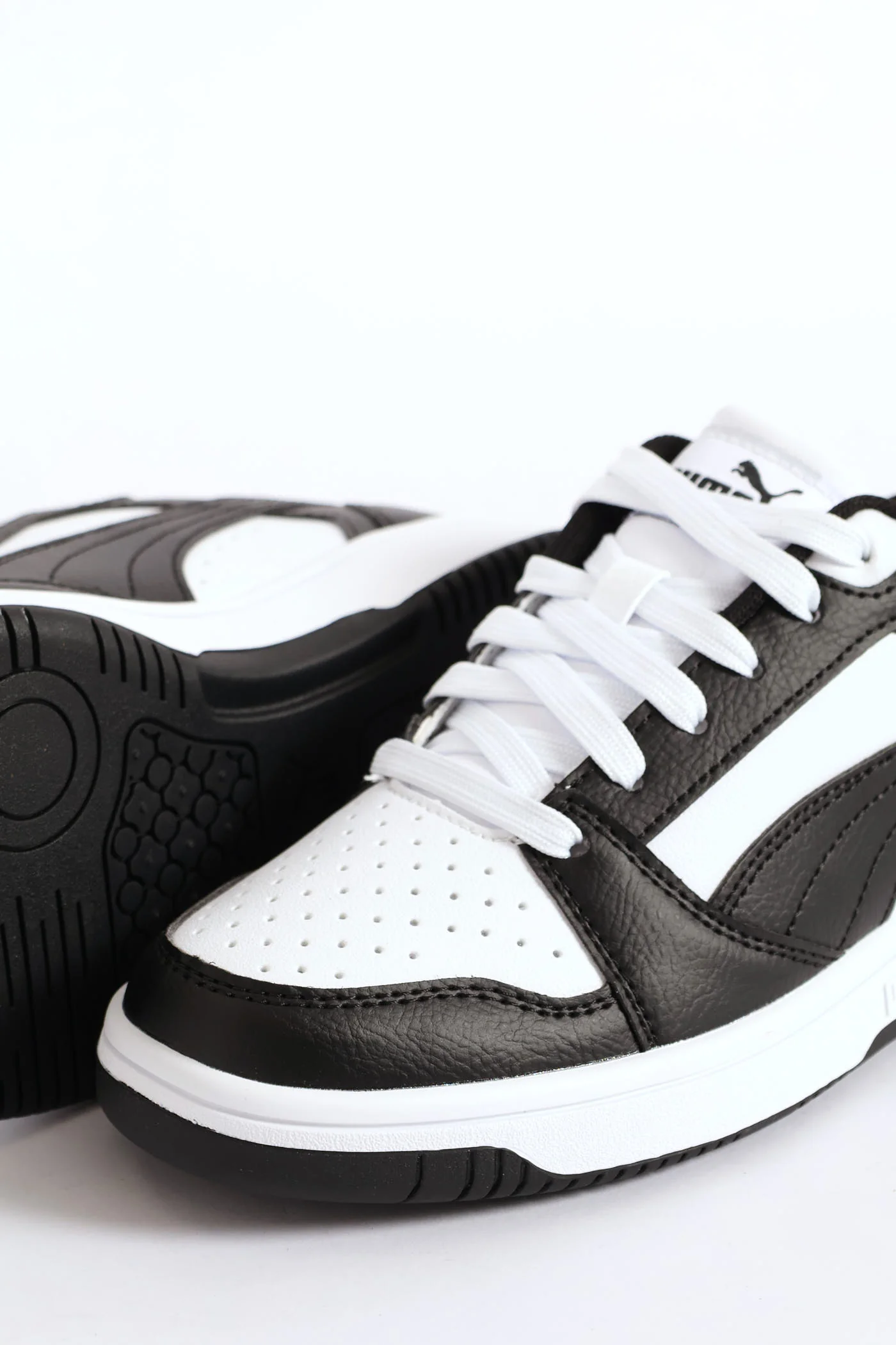 Boys Rebound V6 Lo Sneaker - Black/White - Image 10
