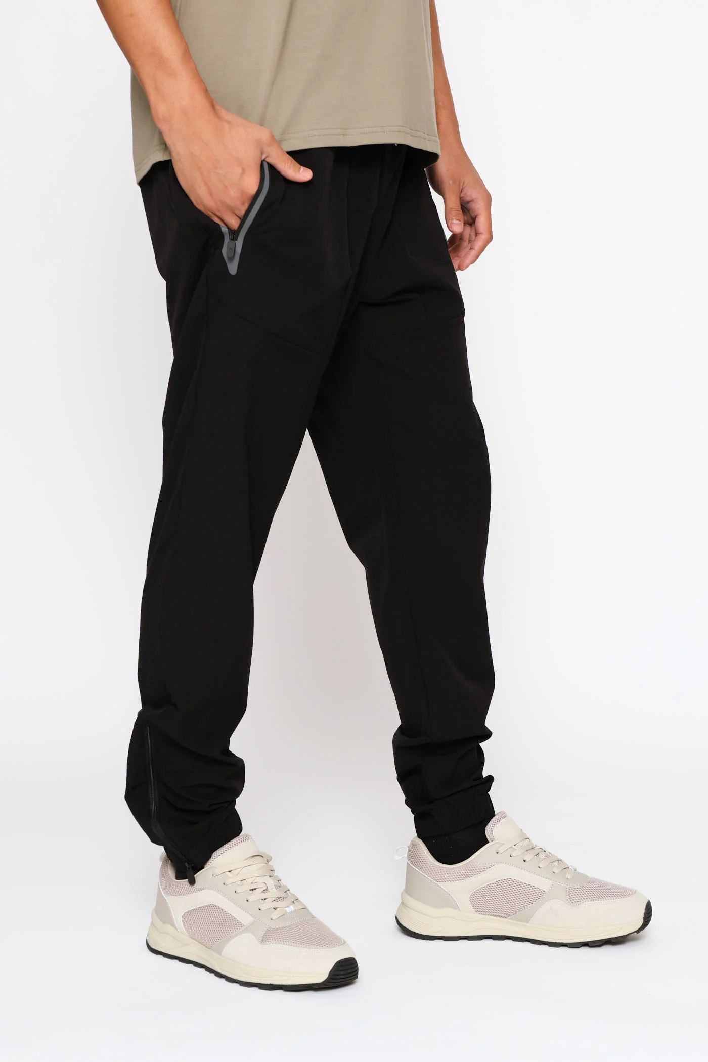 Bryer Trackpant - Black - Image 4