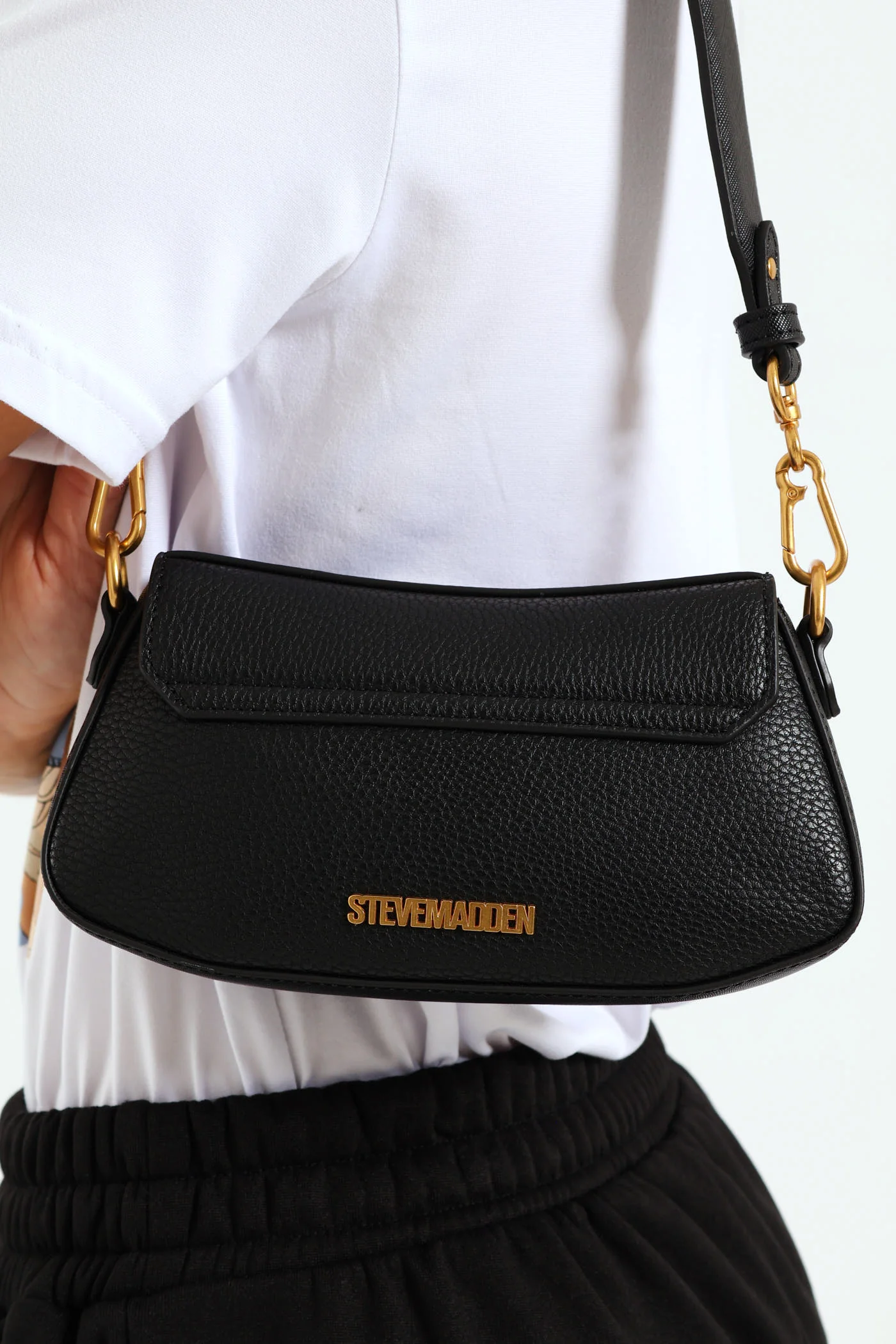 Btaiga Crossbody Bag - Black - Image 2