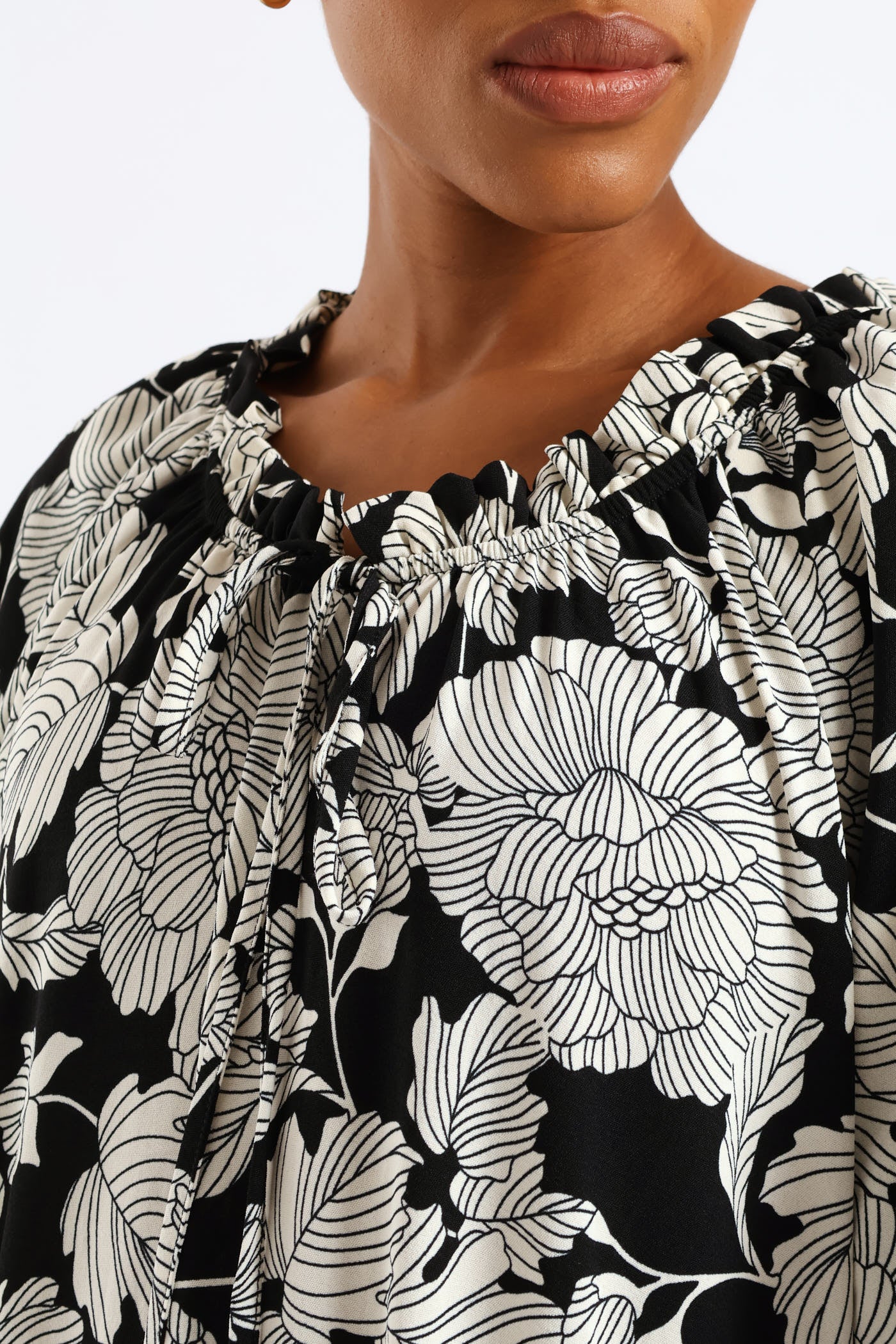Bubble Sleeve Frill Neck Drop Waist Maxi Dress - Black/White - Image 5