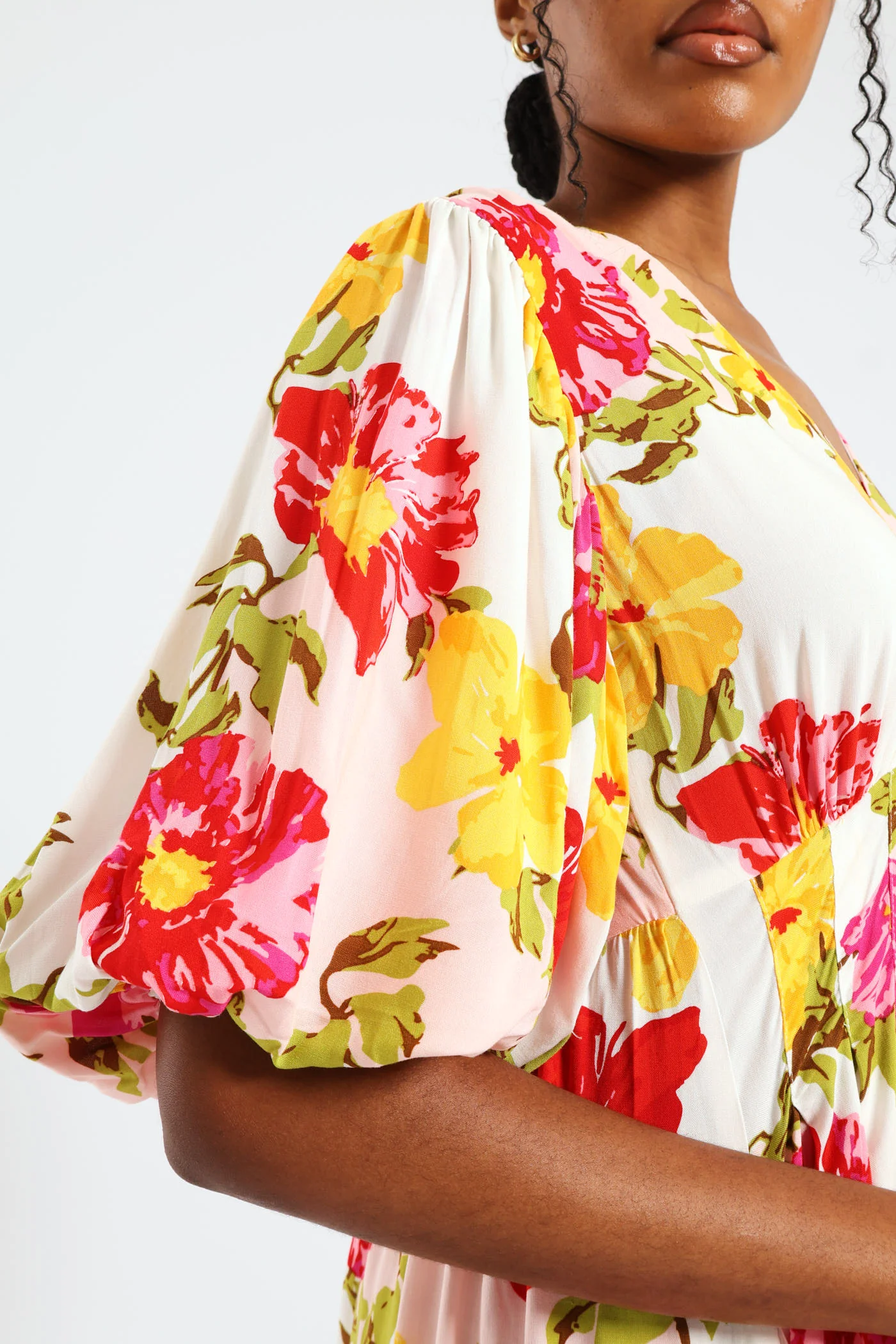 Bubble Sleeve V-Neck Pleat Detail Midaxi Dress - Image 2