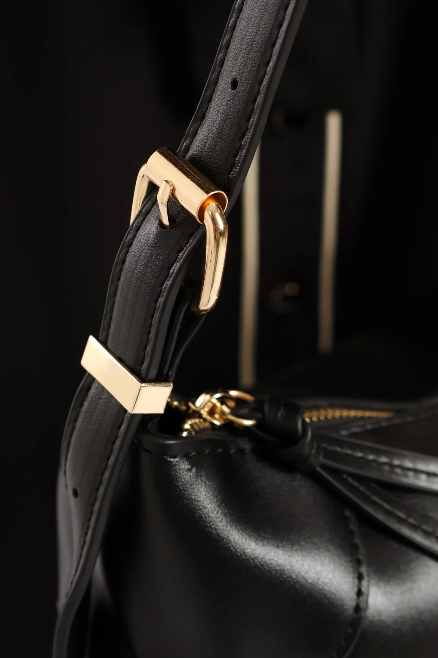 Buckle Detail Shoulder Bag - Black - Image 2