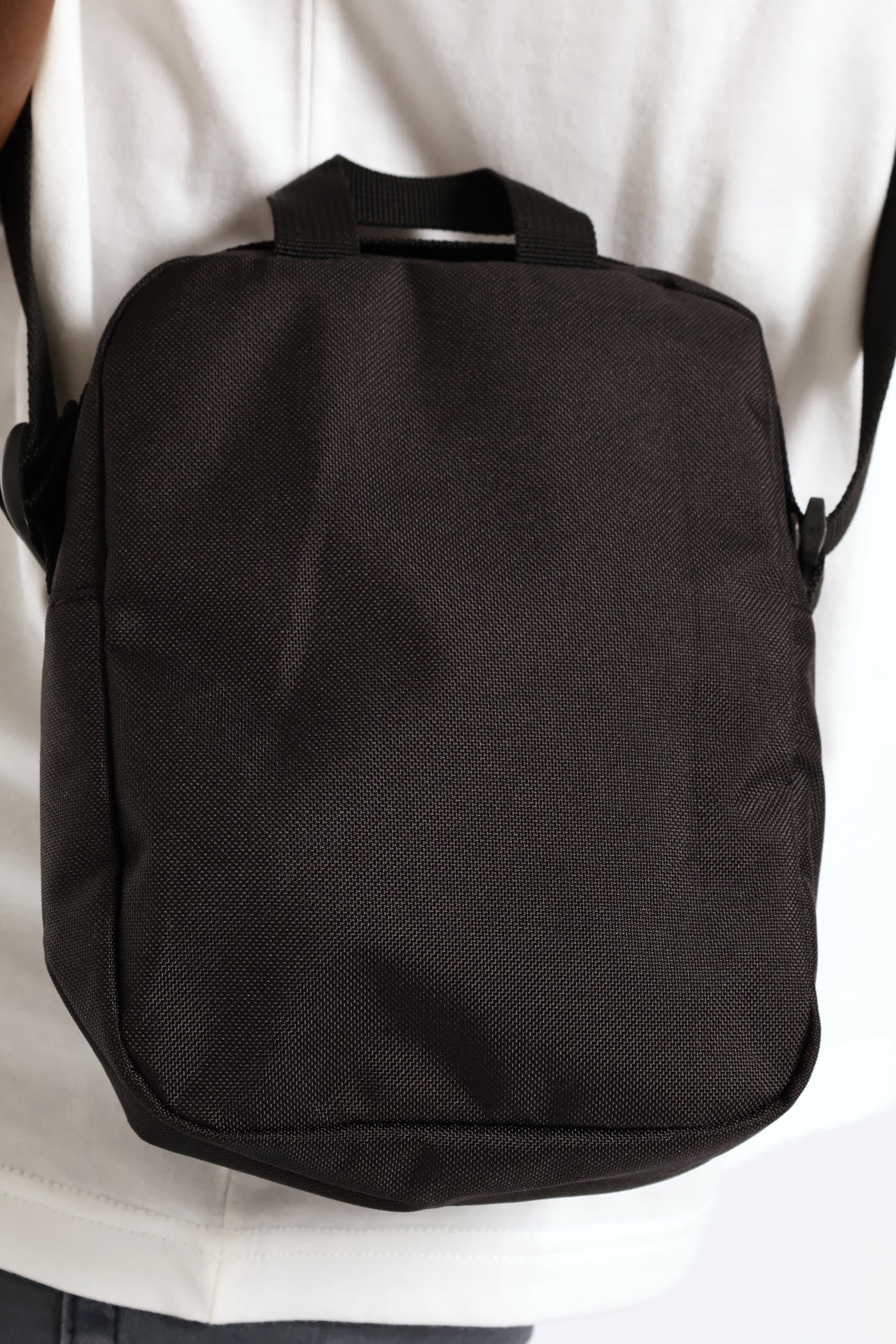 Buzz Portable Crossbody Bag - Black - Image 4