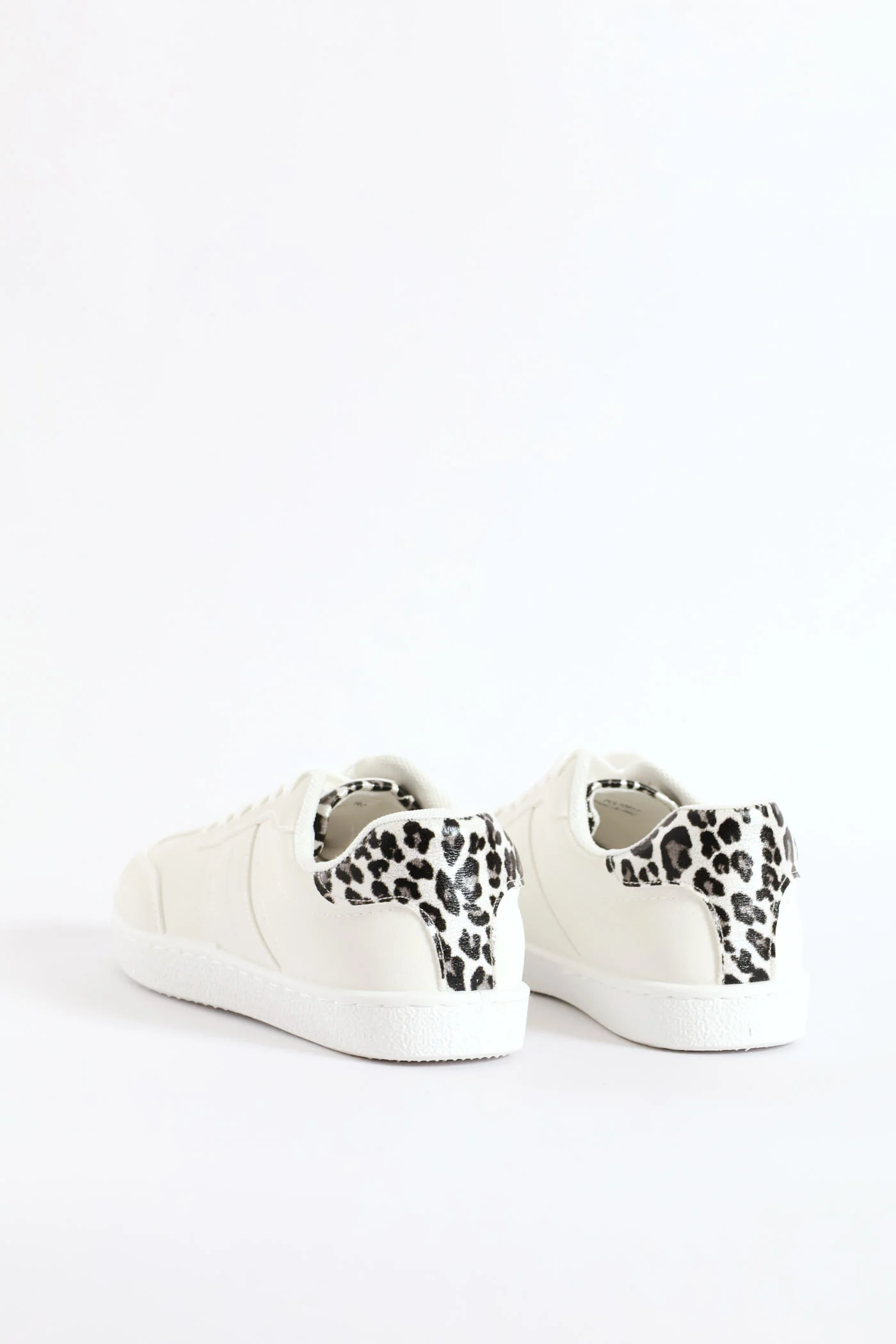 Casual Sneaker - White - Image 2