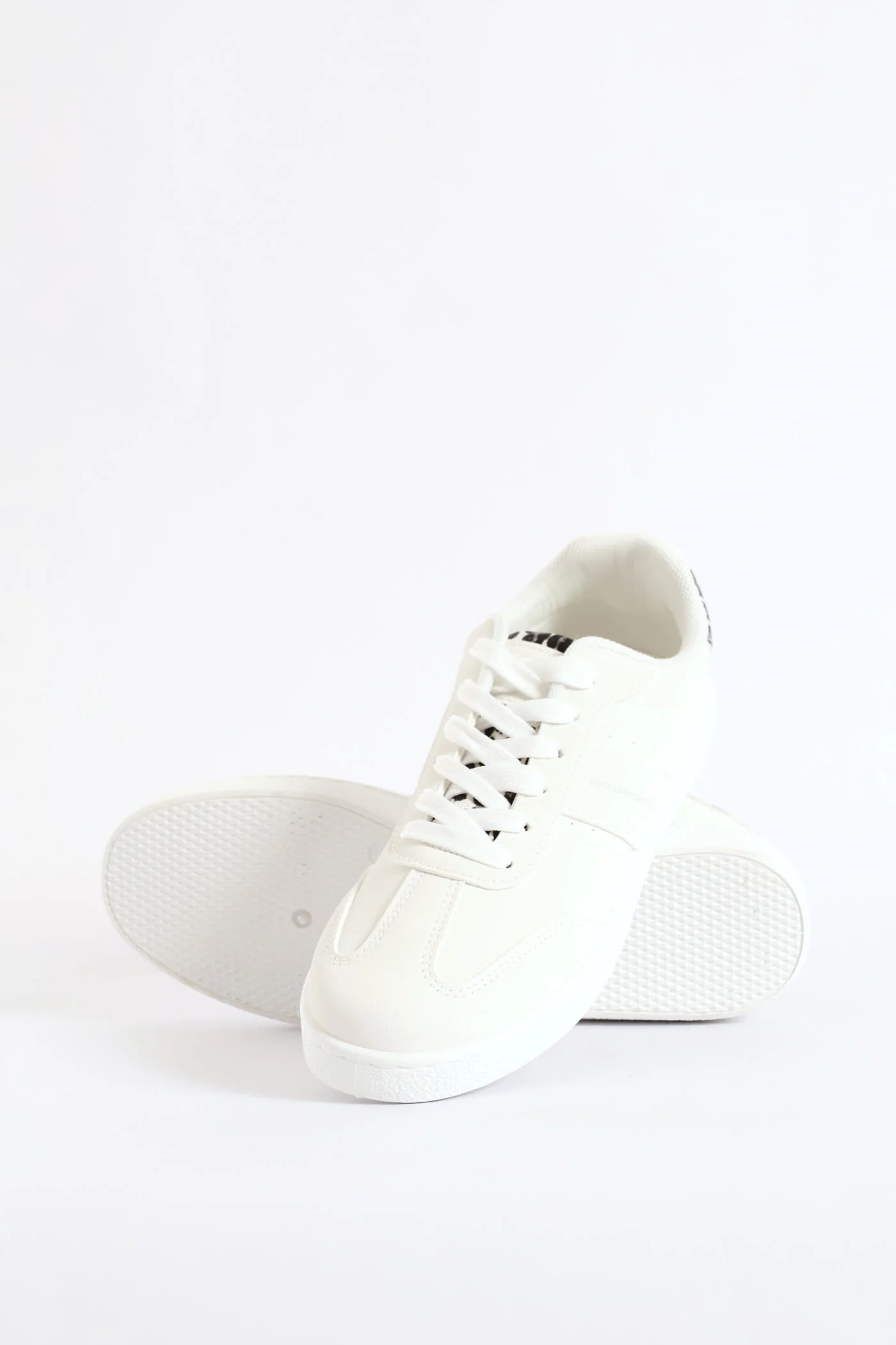 Casual Sneaker - White - Image 3