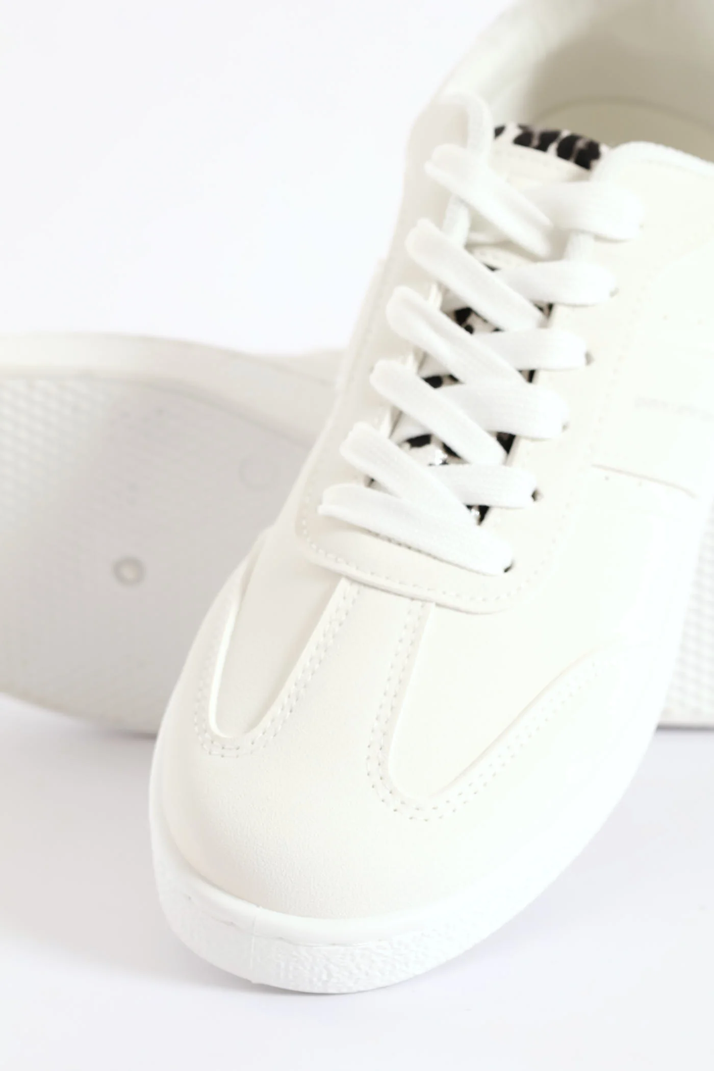 Casual Sneaker - White - Image 4