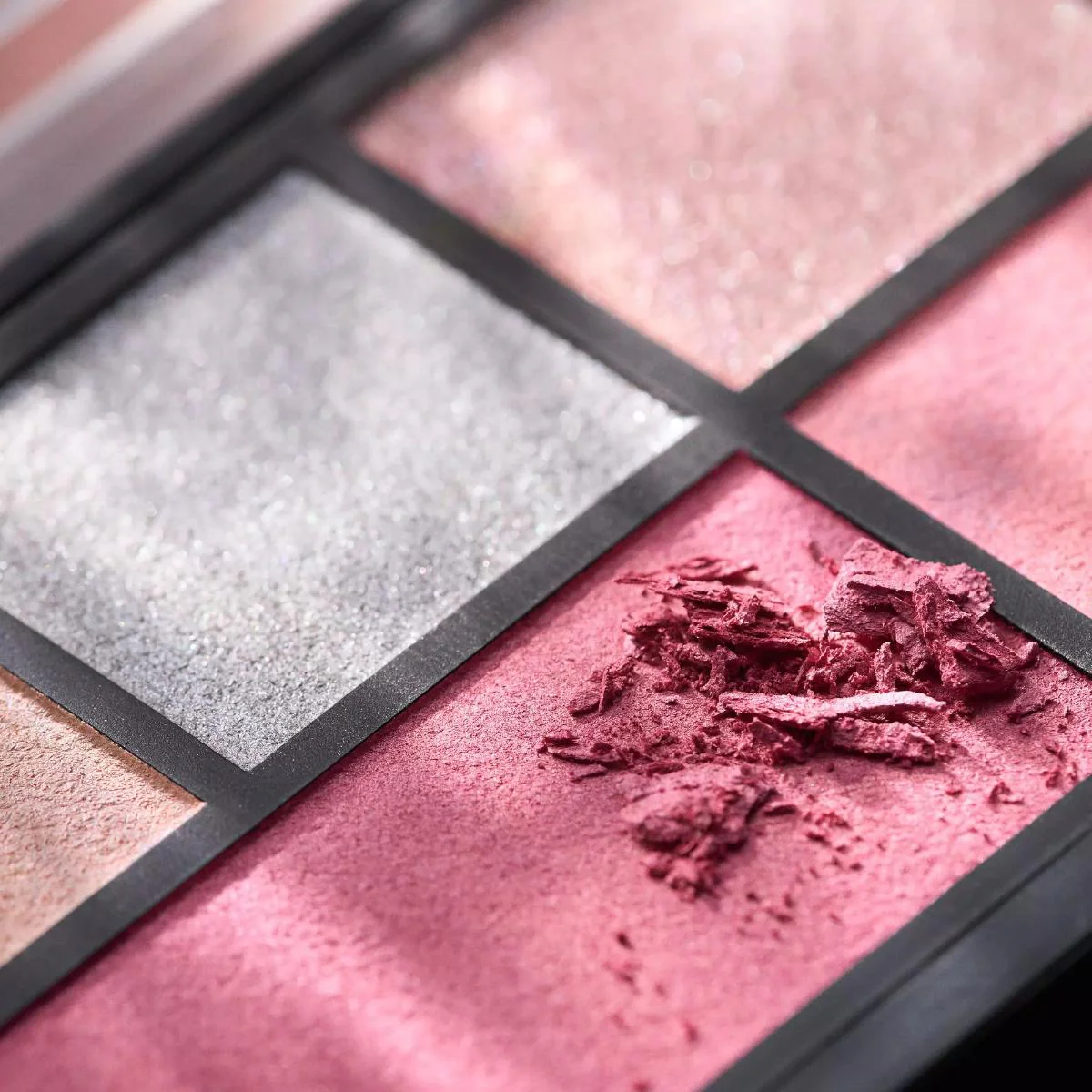 The Soft Peony Eyeshadow Palette - Image 13