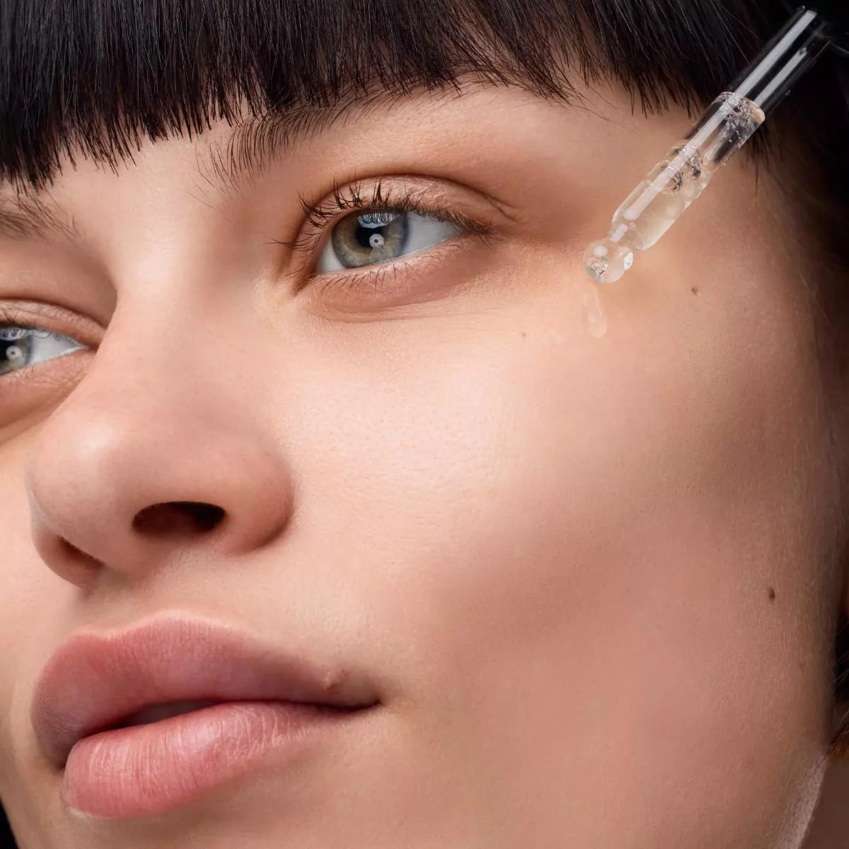The Vitamin C Fresh Glow Serum - Image 3