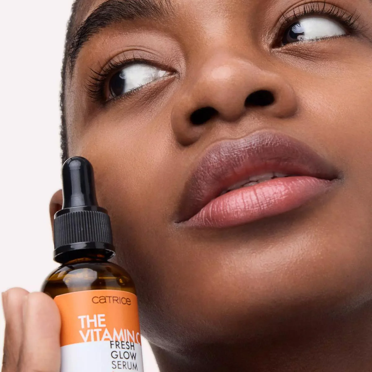 The Vitamin C Fresh Glow Serum - Image 4