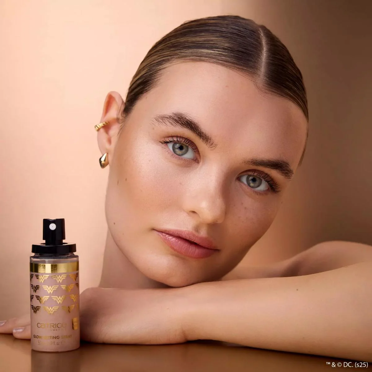 Wonder Woman Glow Setting Spray - Image 4
