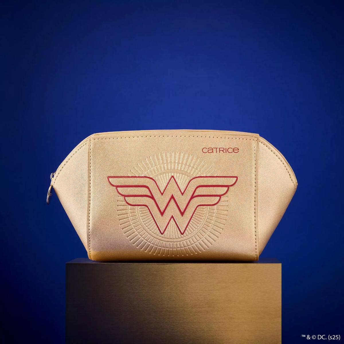 Wonder Woman Make Up Bag - Image 4