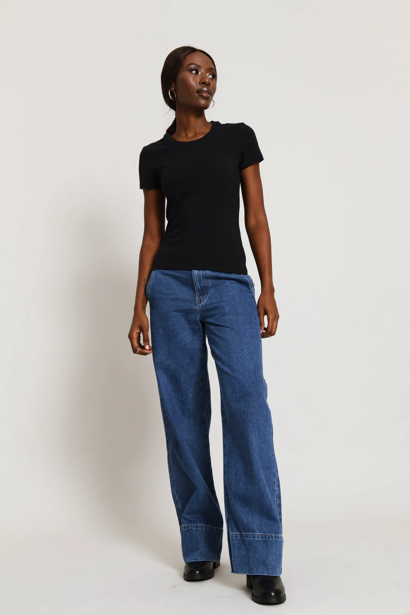 Classic Regular Tee - Black - Image 4
