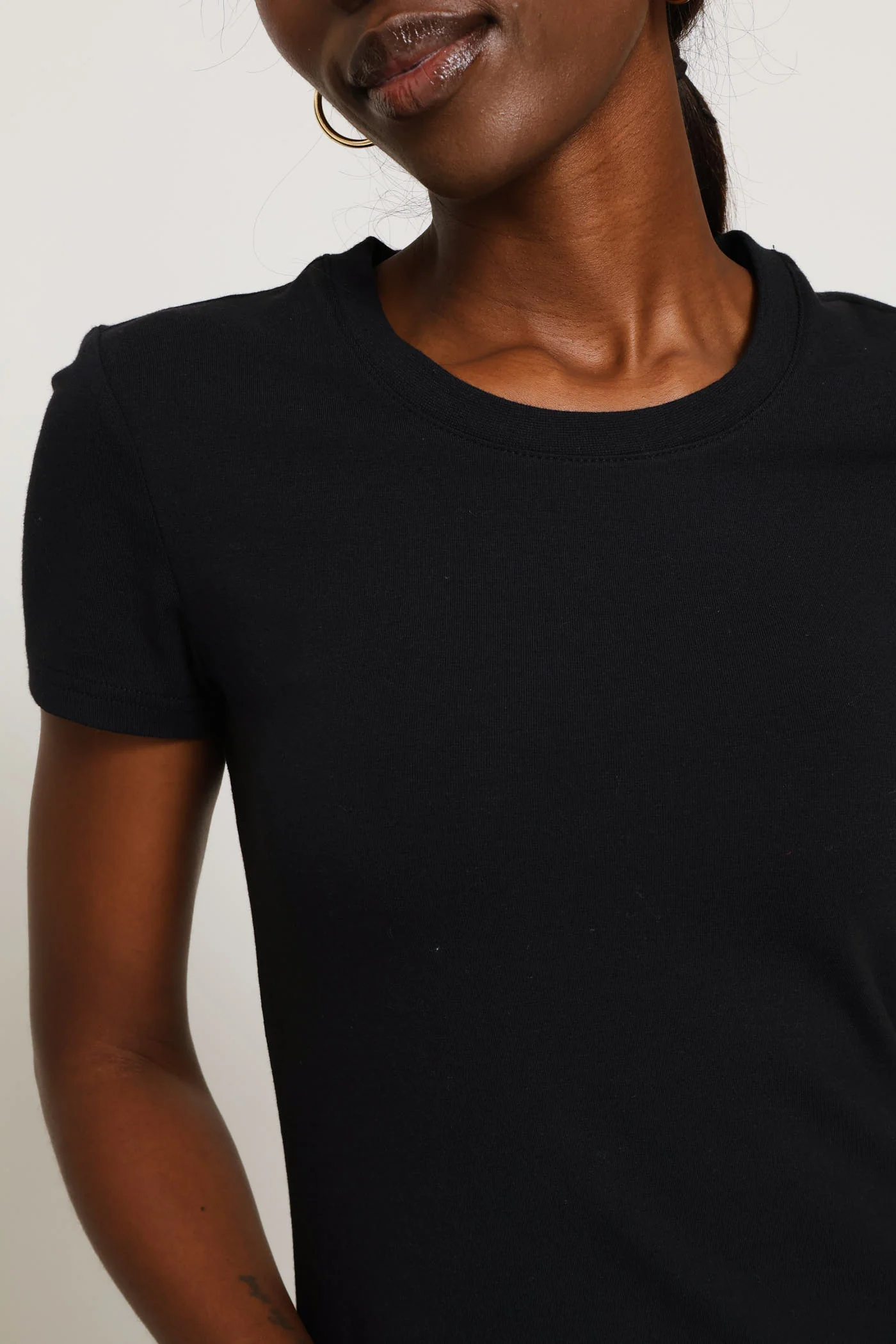 Classic Regular Tee - Black - Image 5