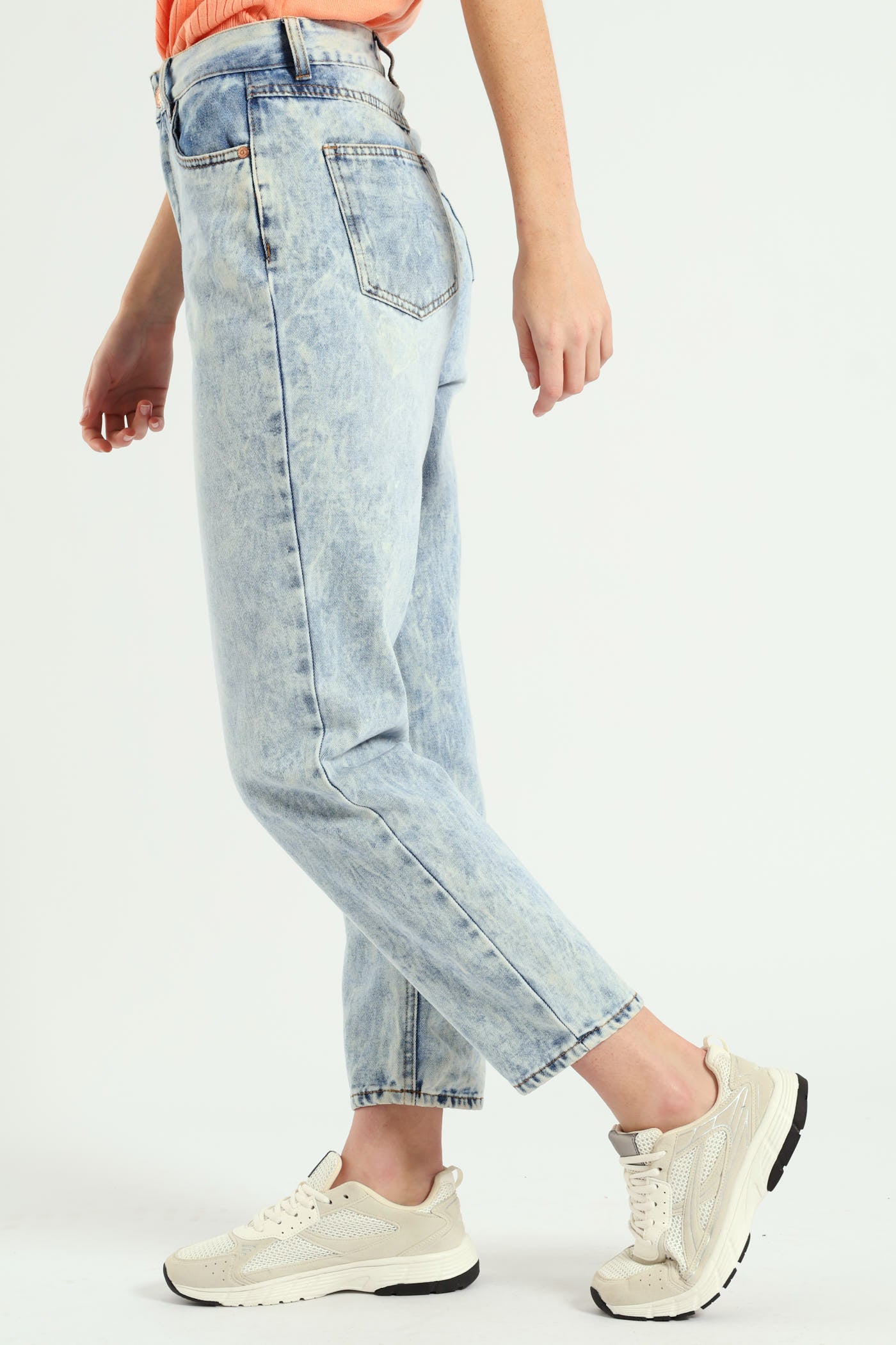 Classic Rigid Mom Jean - Light Wash - Image 2