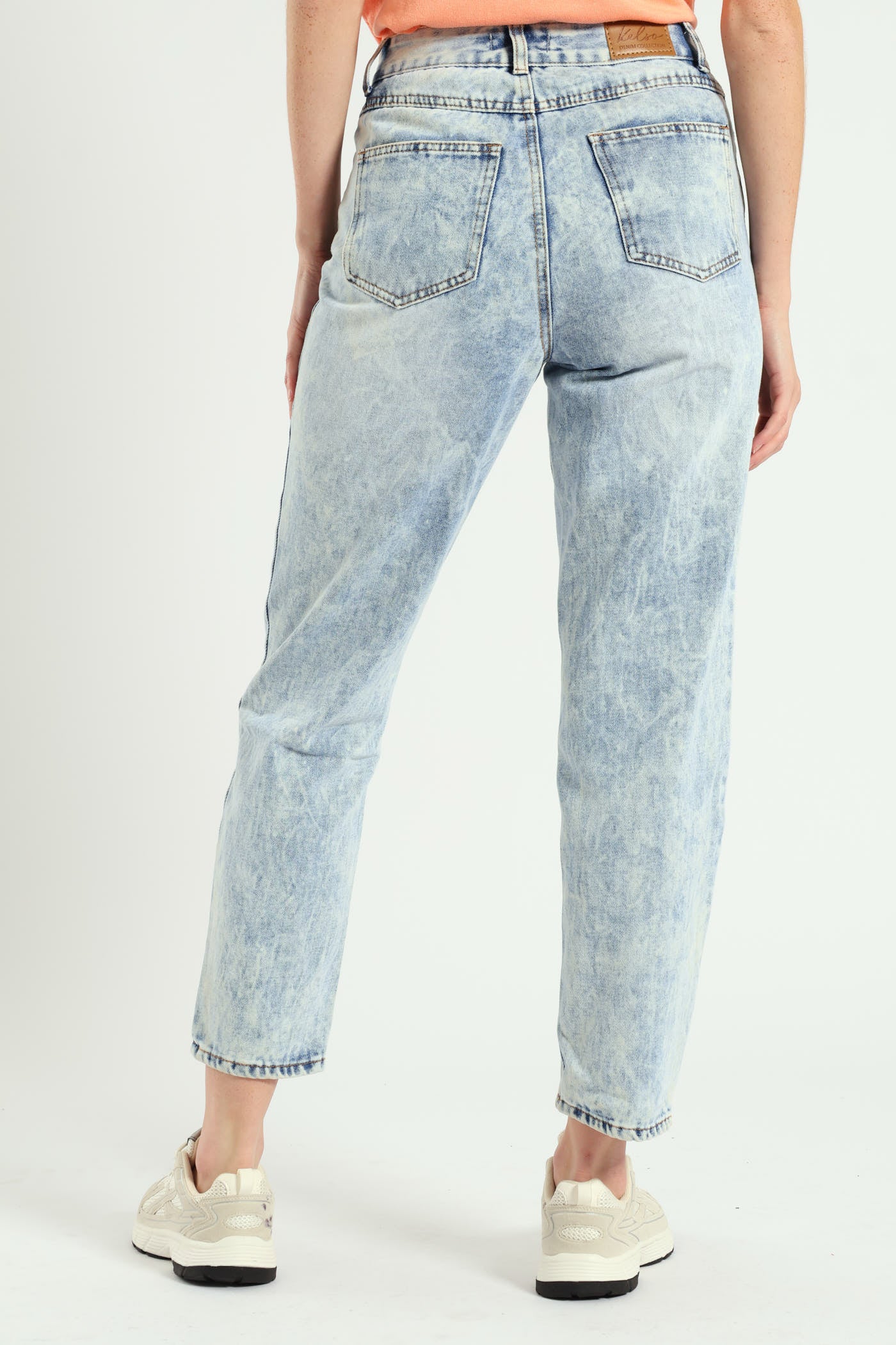 Classic Rigid Mom Jean - Light Wash - Image 3
