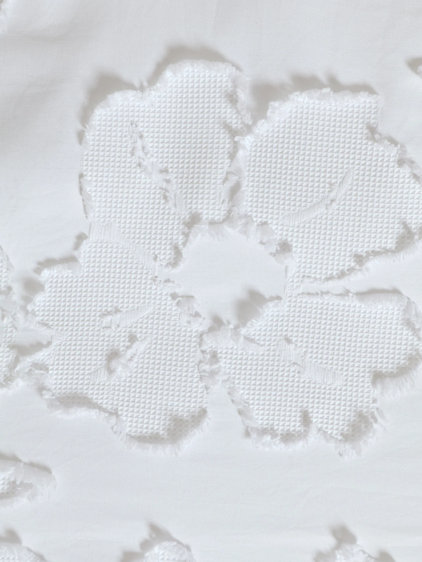 Clipped Medallion Floral Duvet Cover Set - Image 2