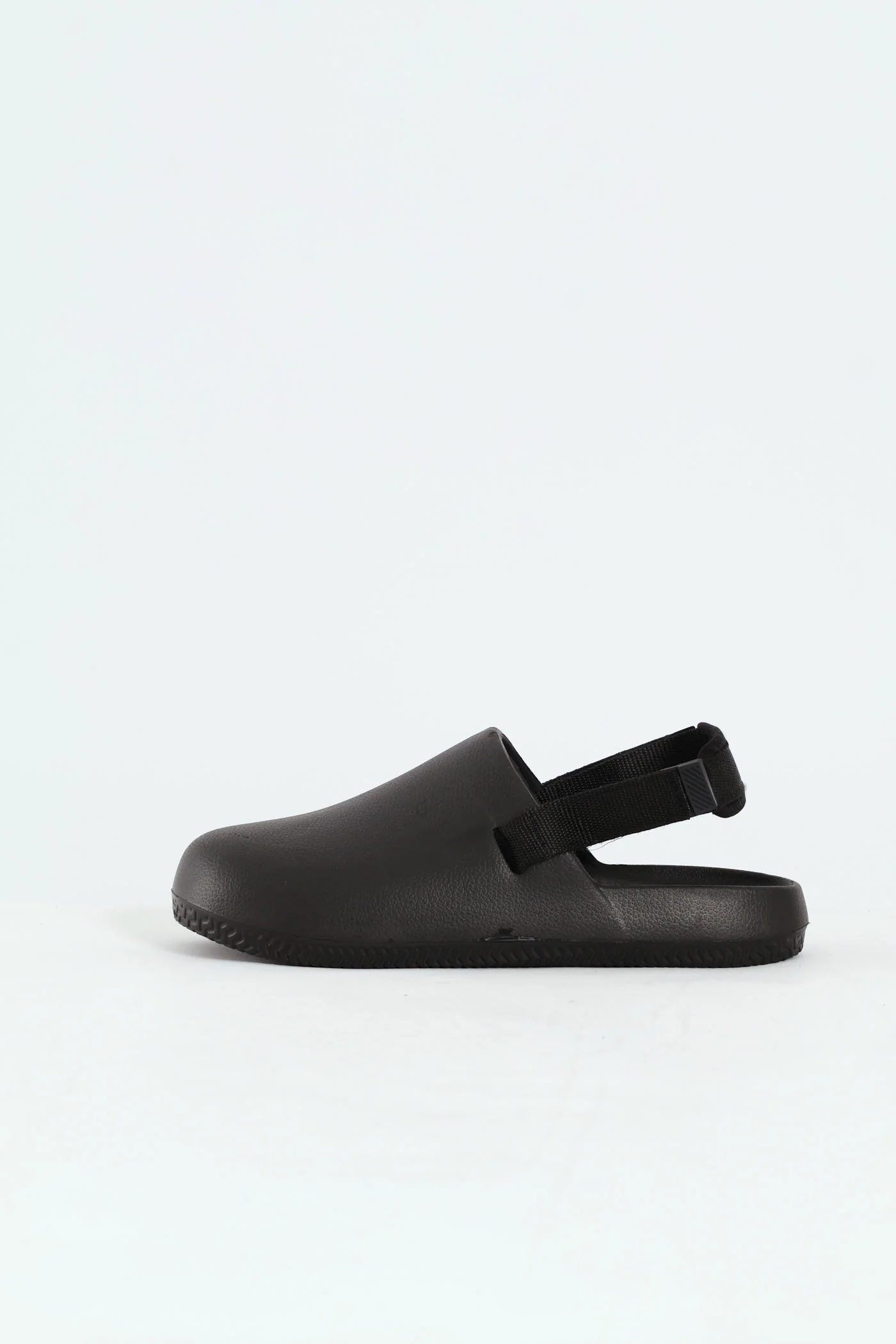 Closed Toe Moulded Clog With Backstrap - Black - Image 4