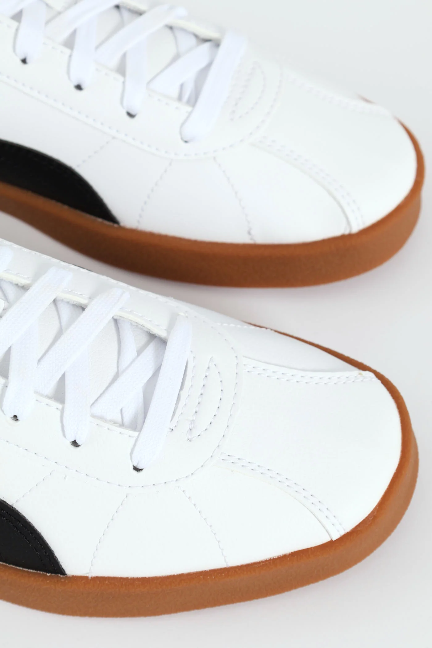 Club II Court Sneaker With Gum Sole - White/Black - Image 6