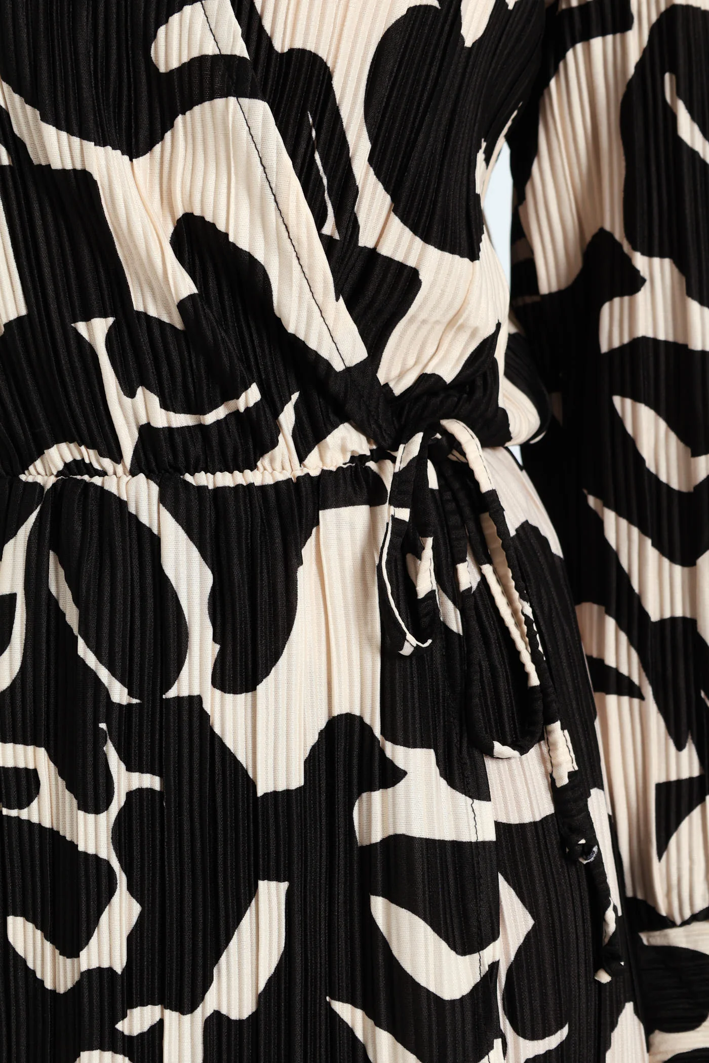 Collared Monochrome Plisse Midi Dress - Image 2