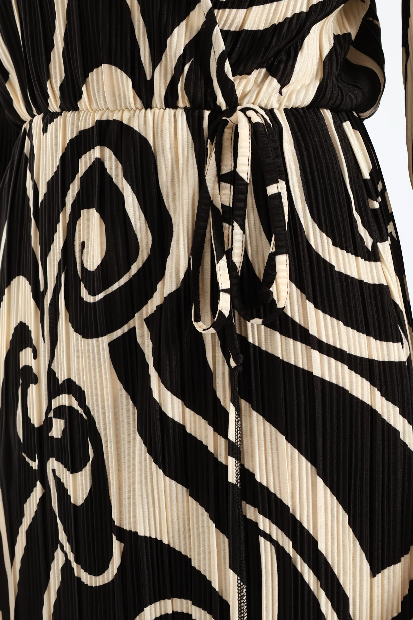 Collared Swirl Plisse Midi Dress - Black/Cream - Image 5