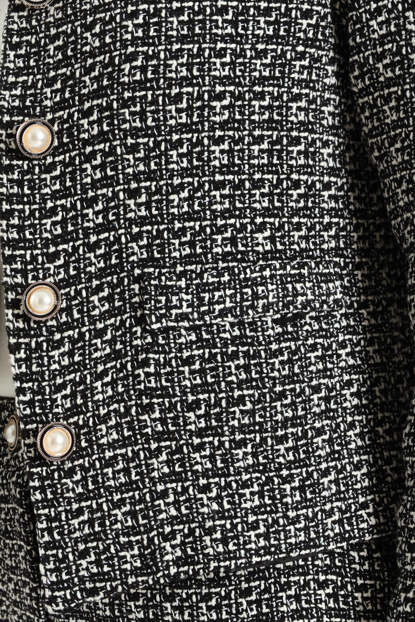Collarless Tweed Blazer - Cream/Black - Image 4