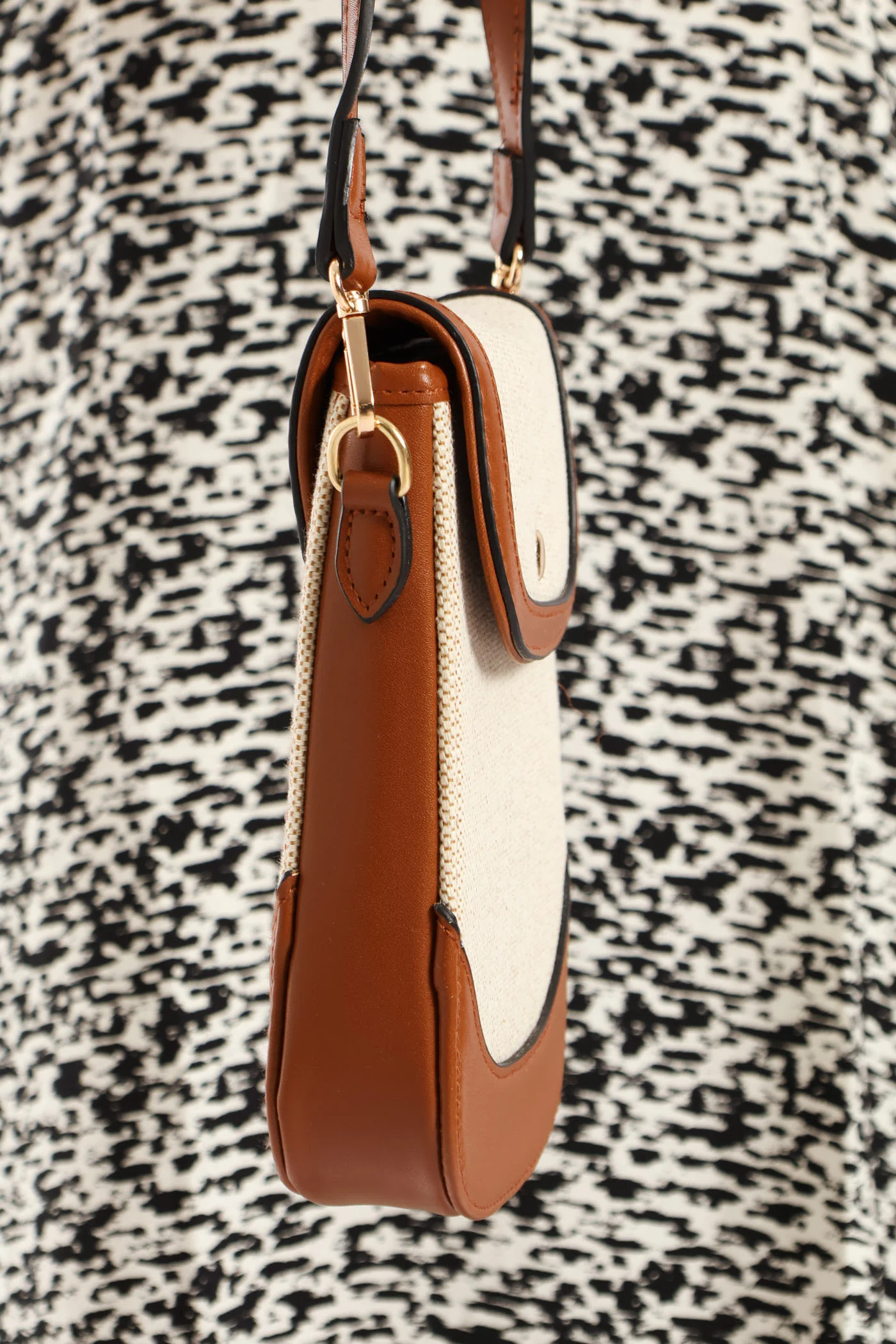 Colourblock Canvas Cellphone Bag - Tan - Image 3